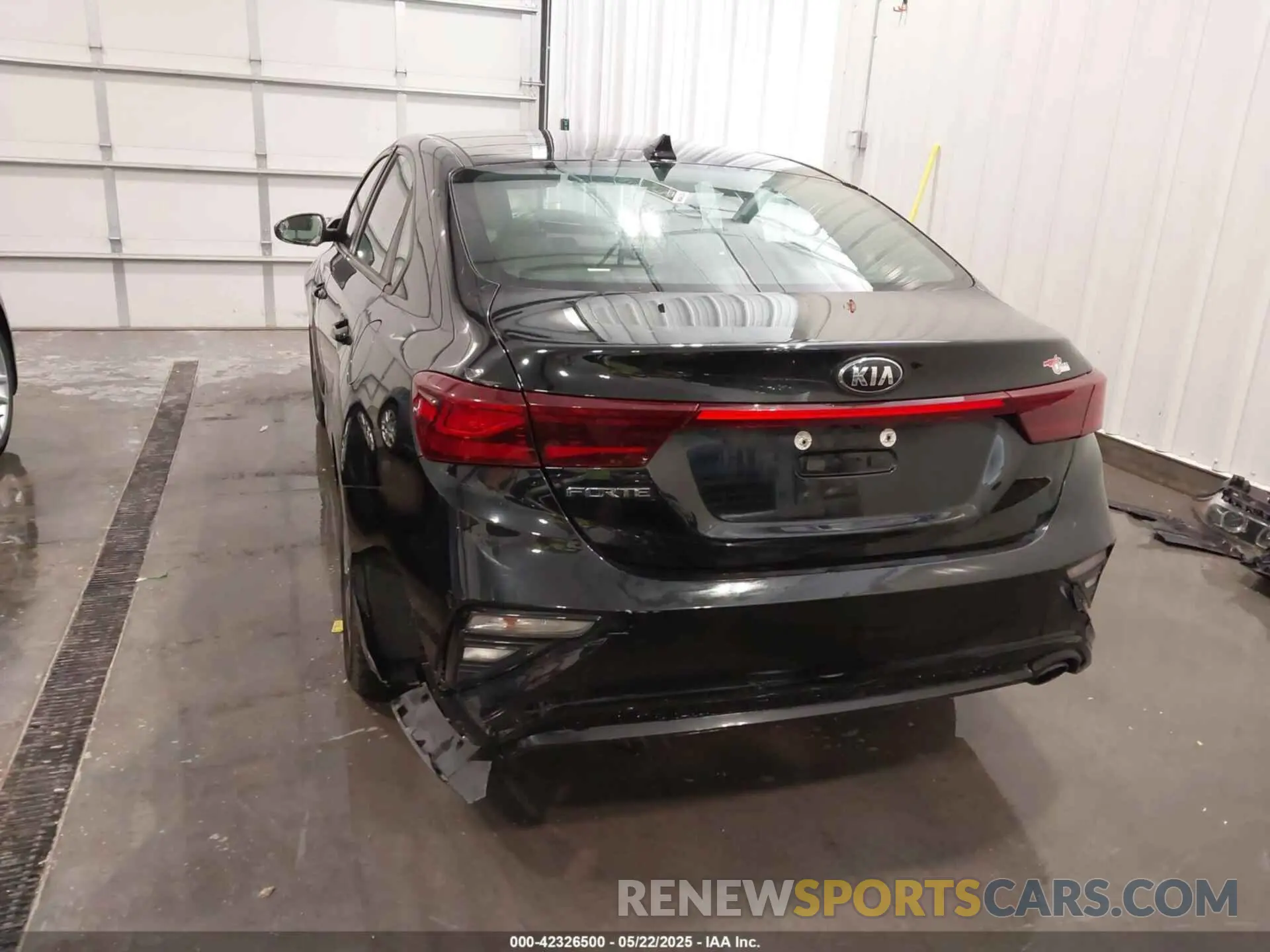 16 fotografías del automóvil dañado 3KPF24AD1KE017574 KIA FORTE 2019
