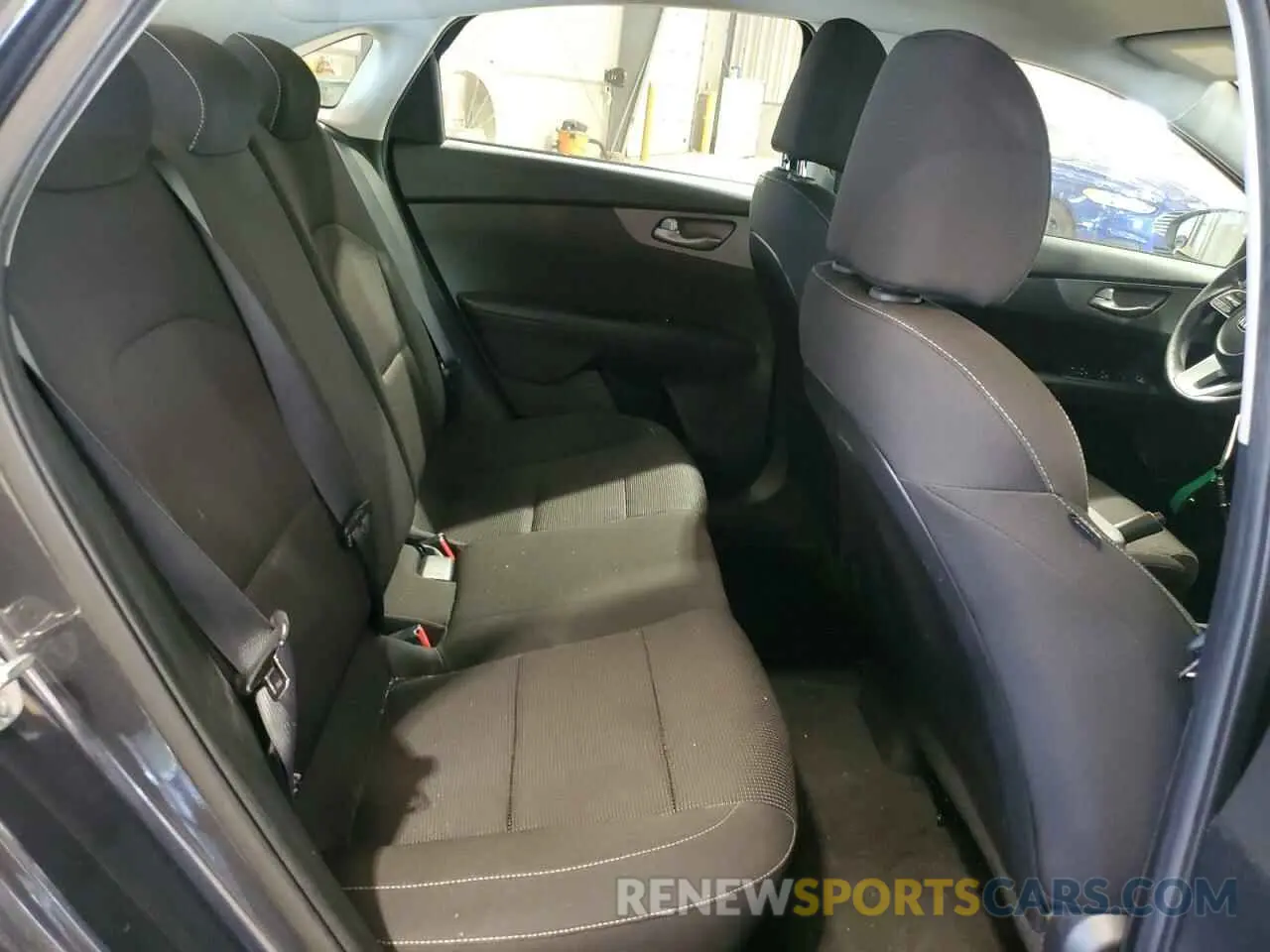 10 fotografías del automóvil dañado 3KPF24AD1KE086393 KIA FORTE 2019