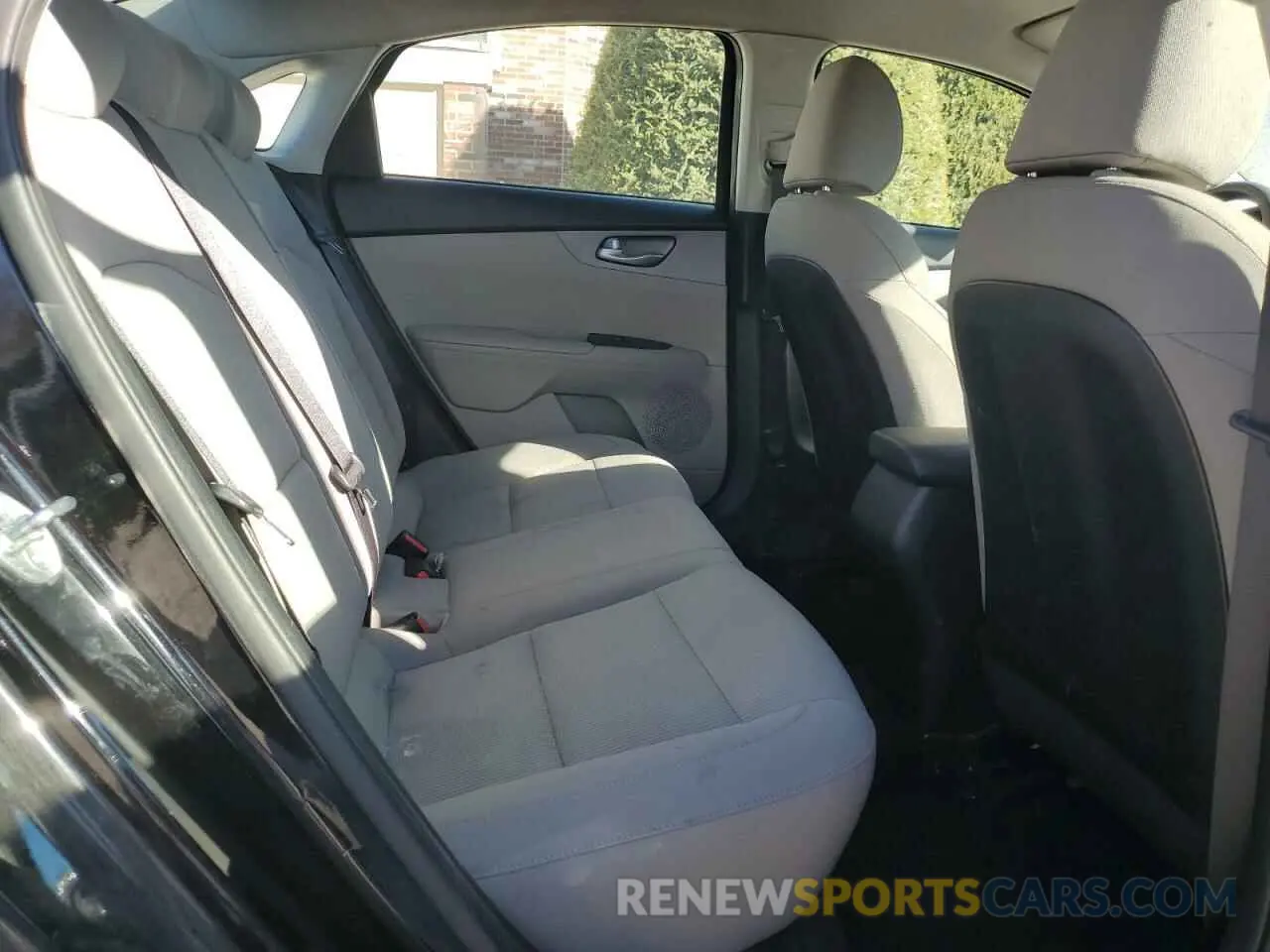 10 fotografías del automóvil dañado 3KPF24AD1KE104777 KIA FORTE 2019