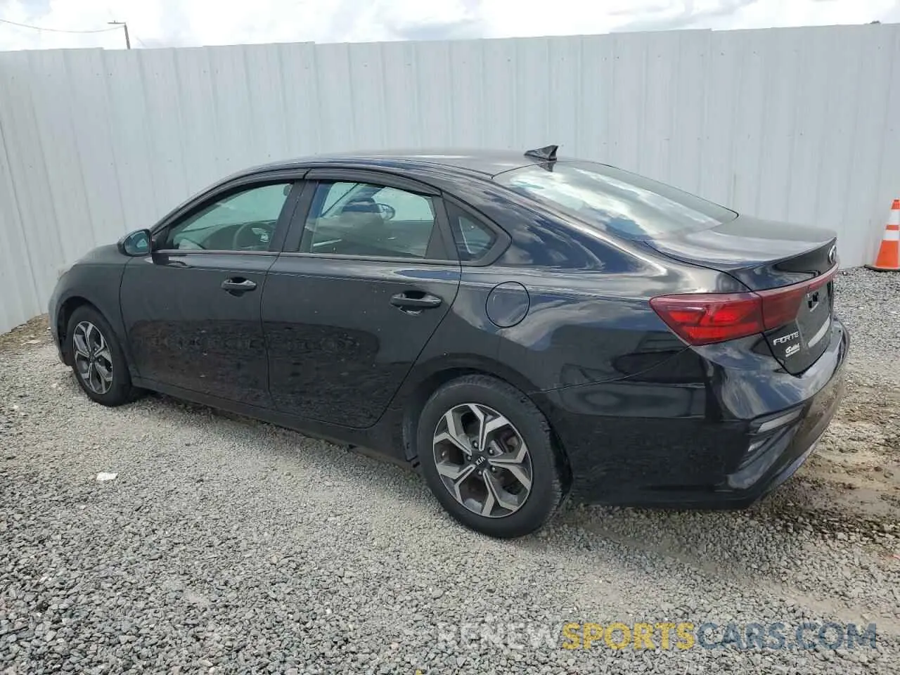 2 fotografías del automóvil dañado 3KPF24AD1KE116315 KIA FORTE 2019