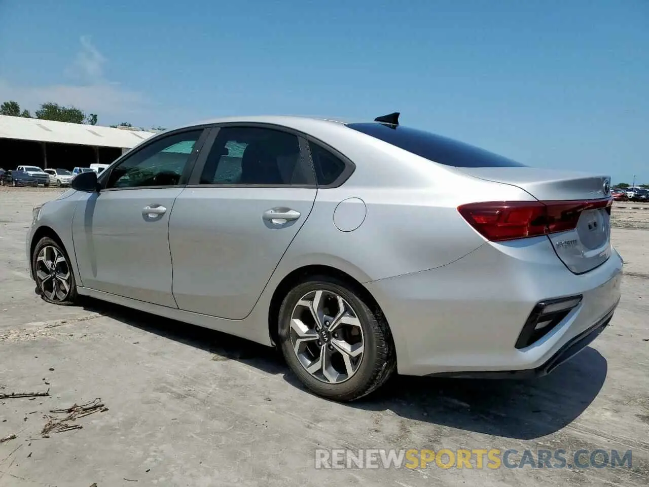 2 fotografías del automóvil dañado 3KPF24AD1KE118386 KIA FORTE 2019