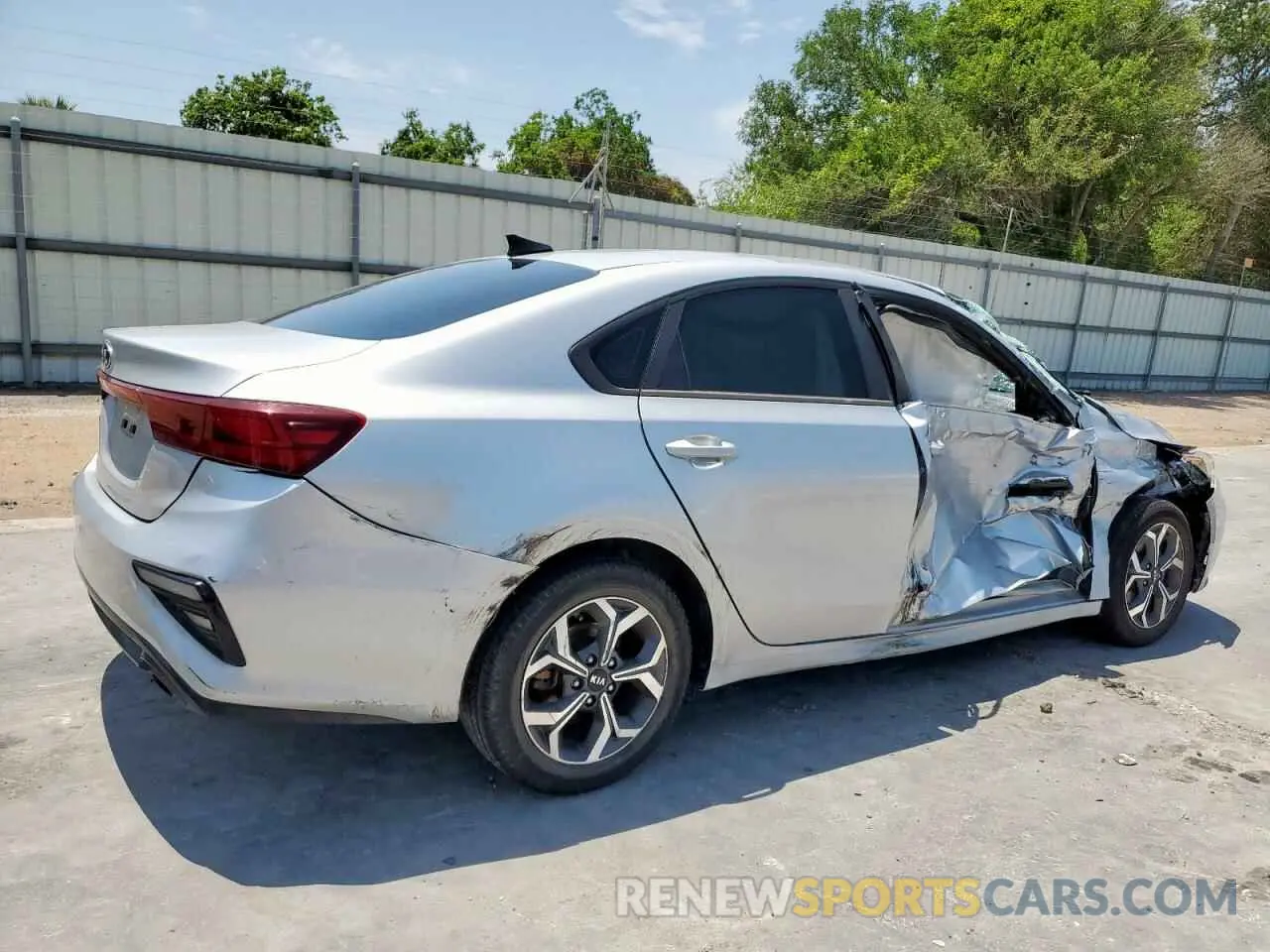 3 fotografías del automóvil dañado 3KPF24AD1KE118386 KIA FORTE 2019