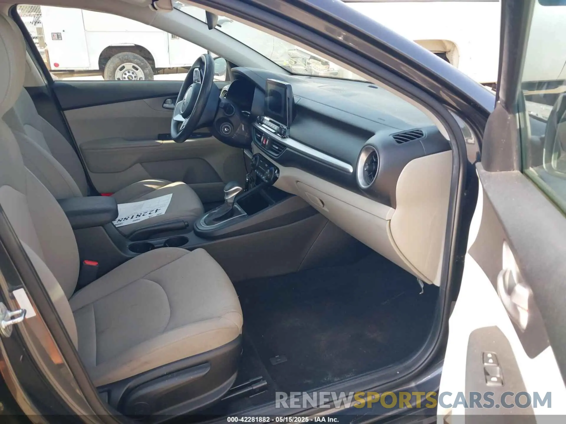 5 fotografías del automóvil dañado 3KPF24AD2KE033833 KIA FORTE 2019