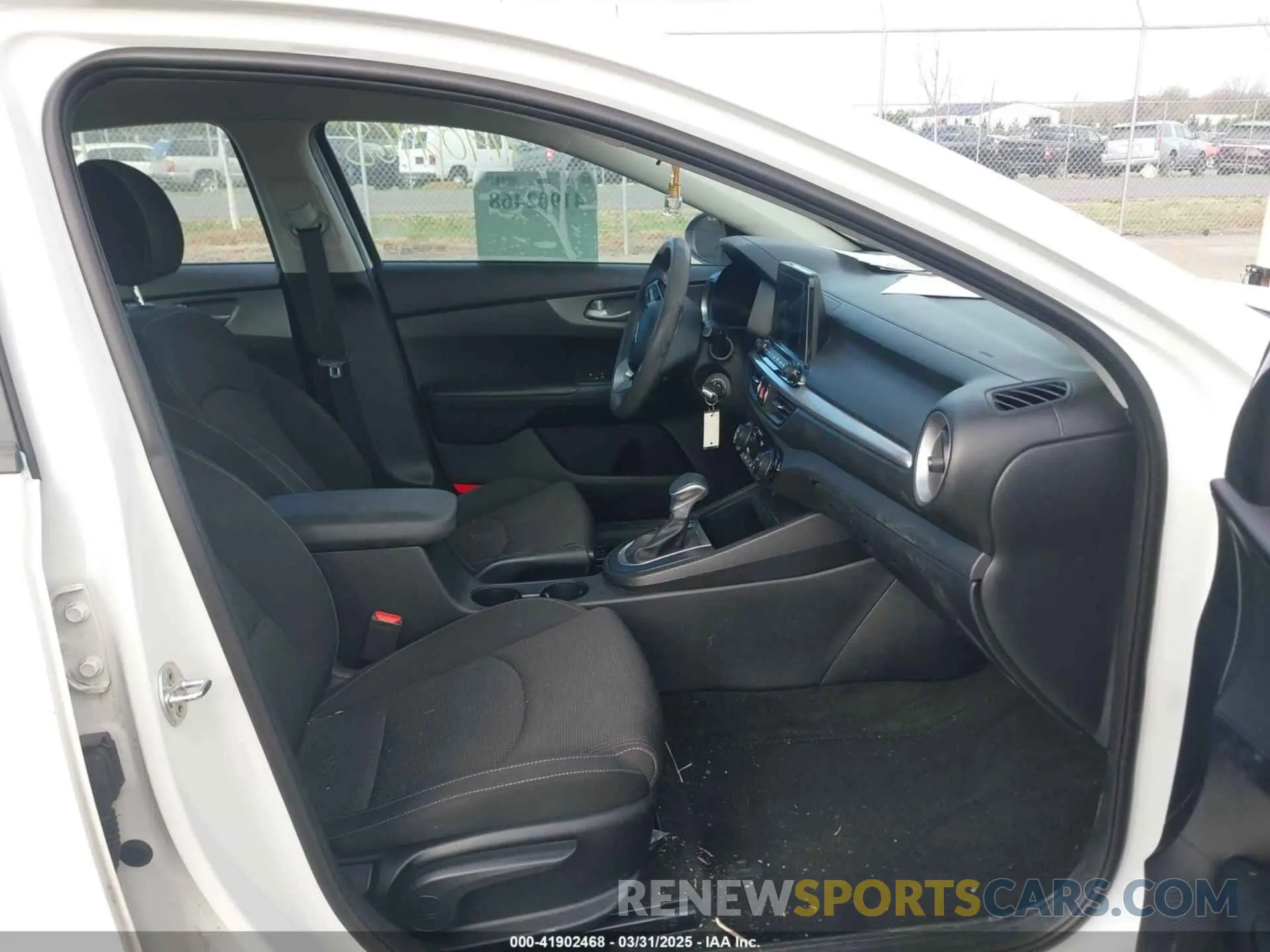 5 fotografías del automóvil dañado 3KPF24AD2KE042693 KIA FORTE 2019