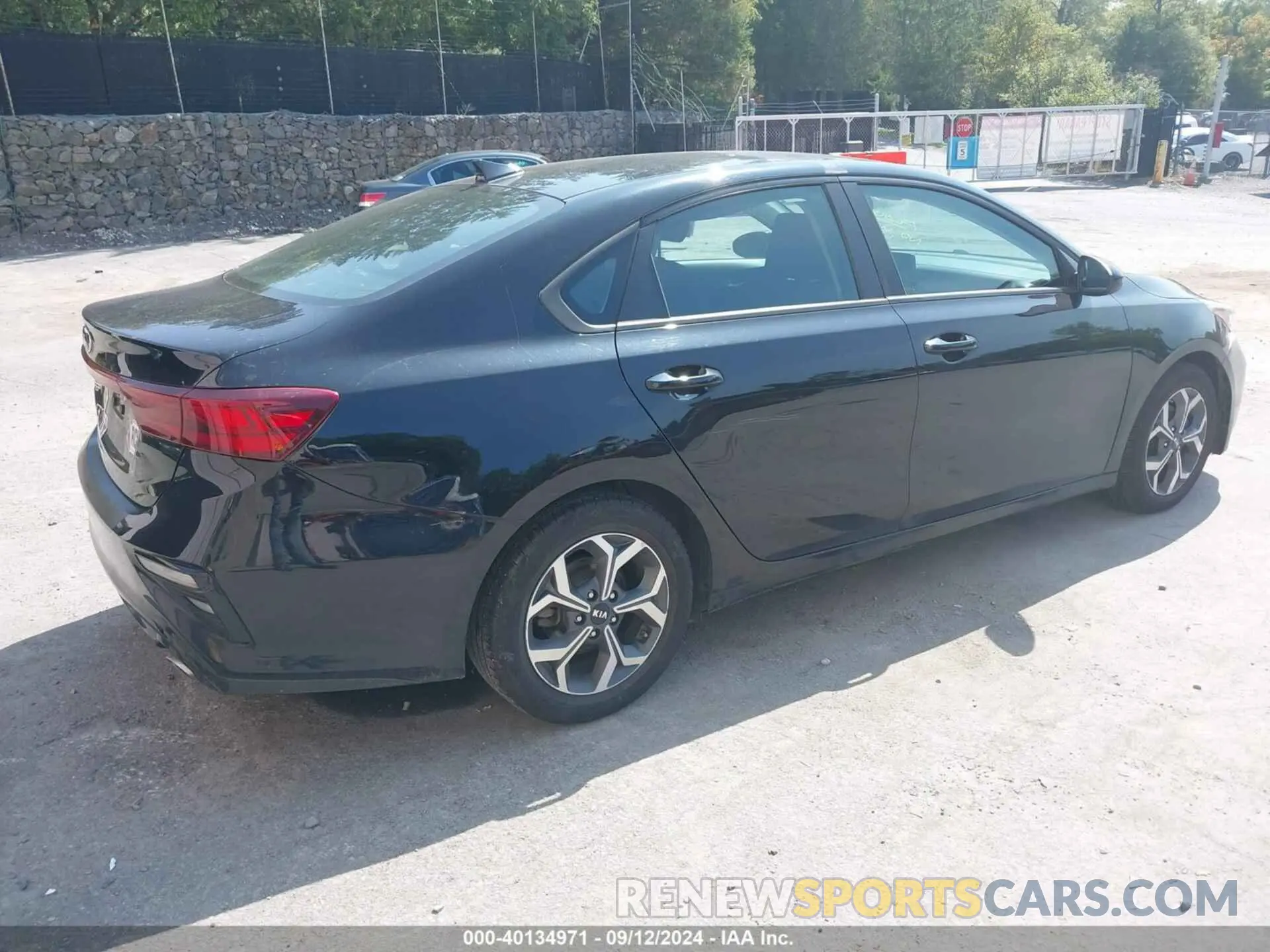 4 fotografías del automóvil dañado 3KPF24AD2KE046128 KIA FORTE 2019