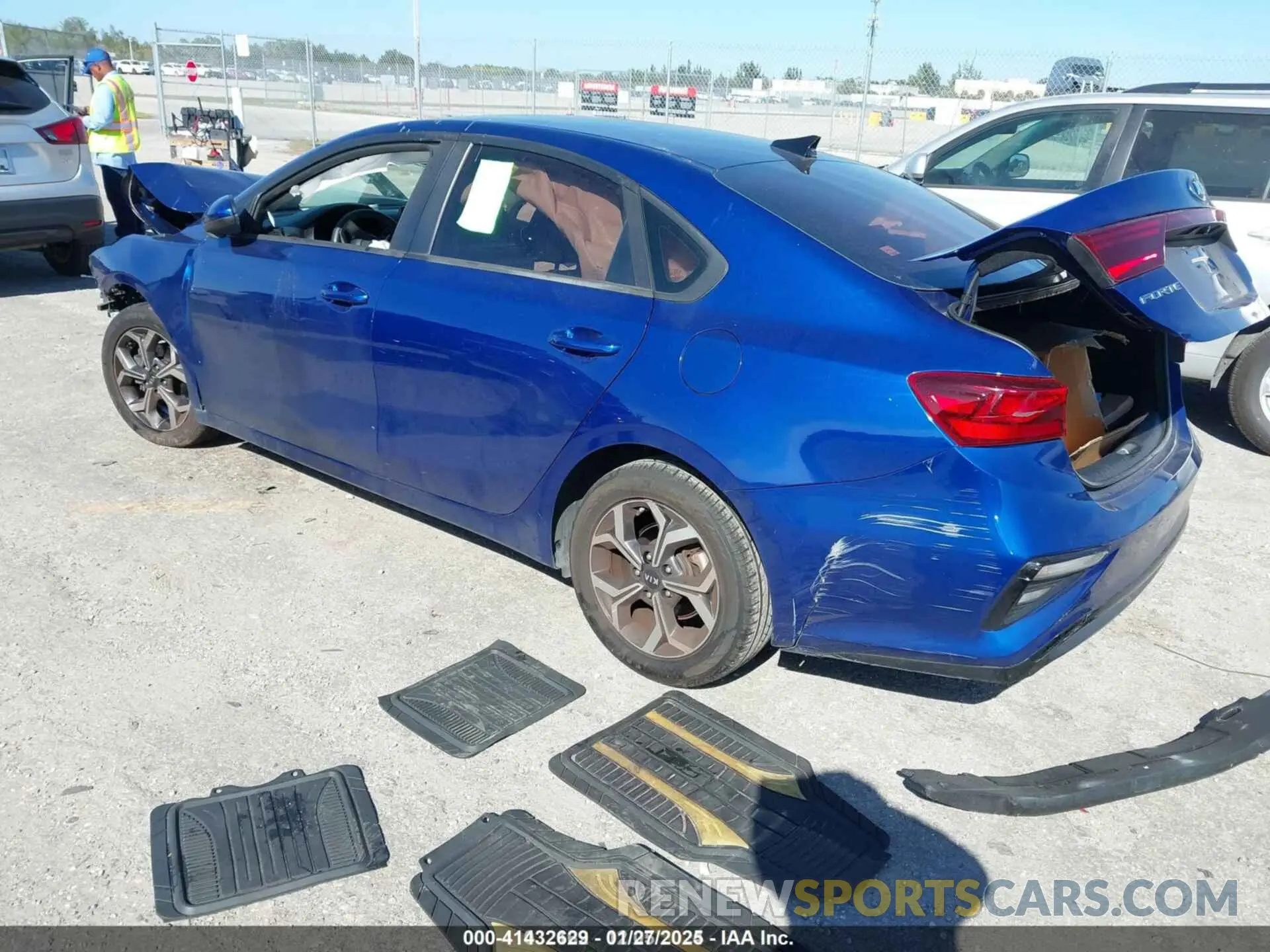 3 fotografías del automóvil dañado 3KPF24AD2KE049952 KIA FORTE 2019