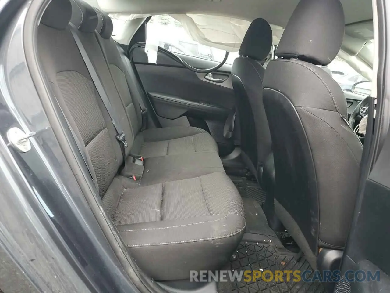 10 fotografías del automóvil dañado 3KPF24AD2KE074611 KIA FORTE 2019