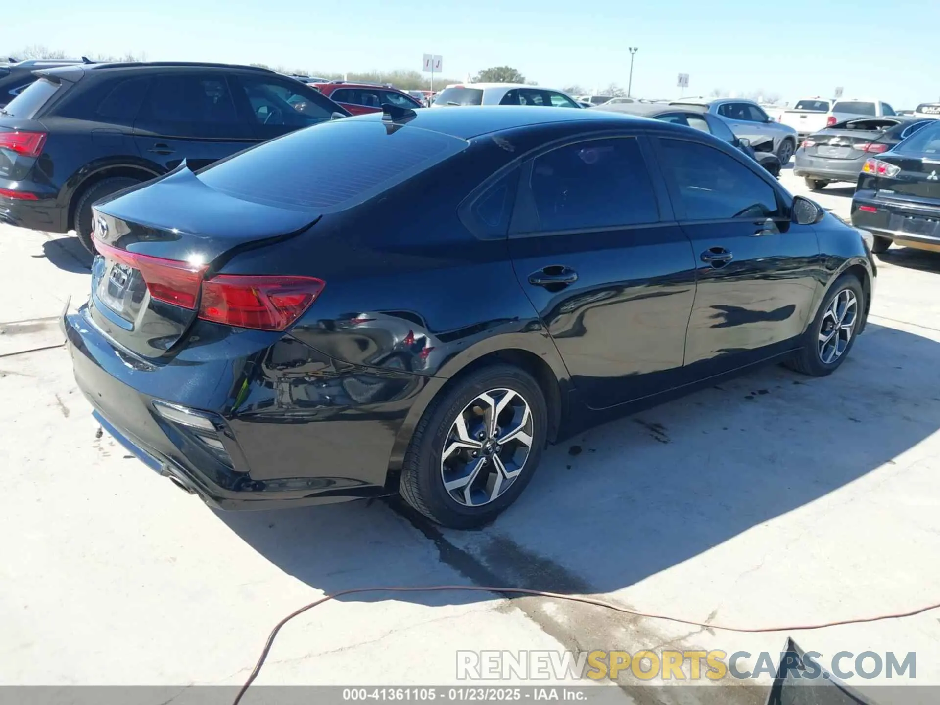 4 fotografías del automóvil dañado 3KPF24AD2KE090047 KIA FORTE 2019