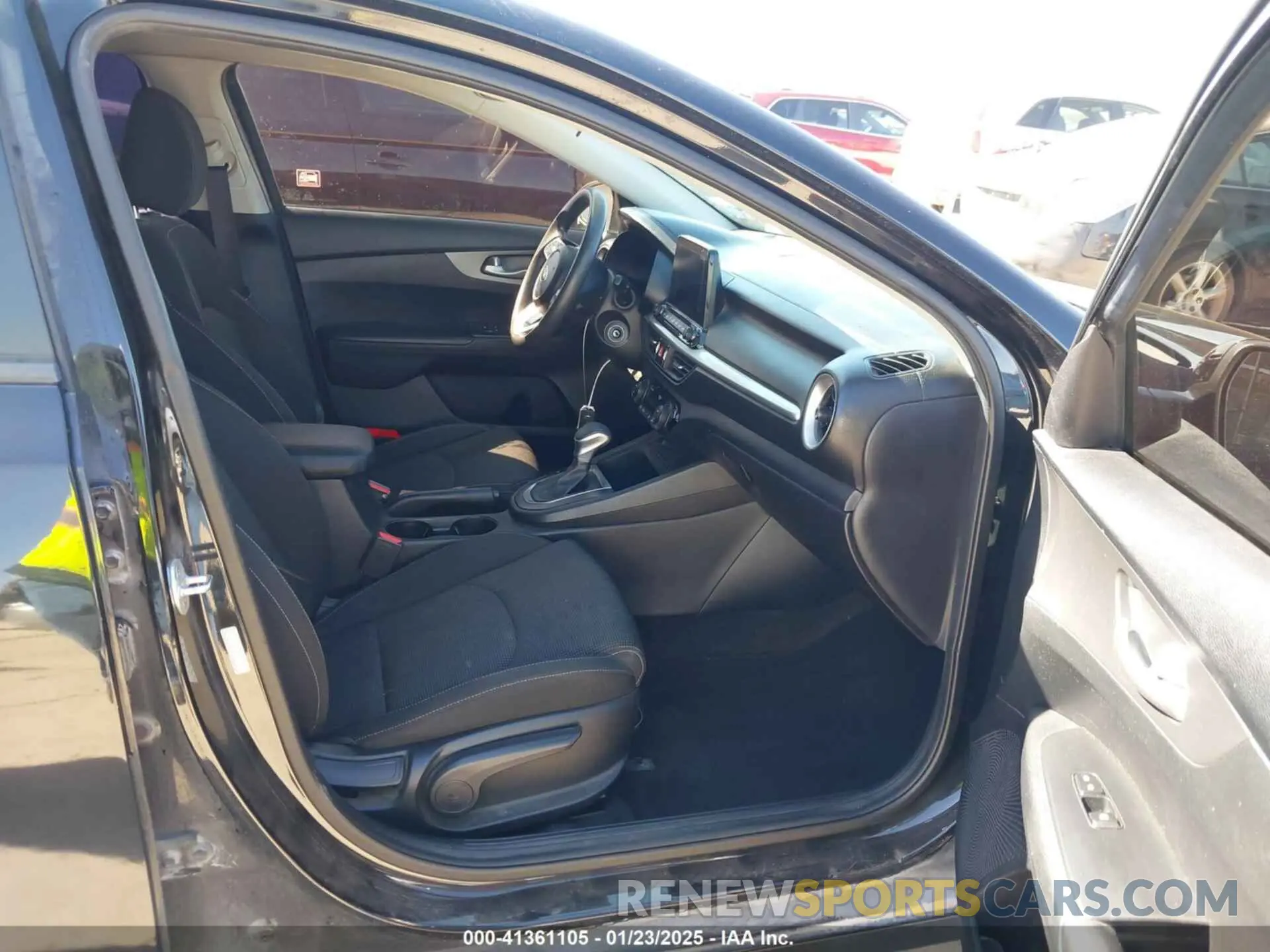 5 fotografías del automóvil dañado 3KPF24AD2KE090047 KIA FORTE 2019