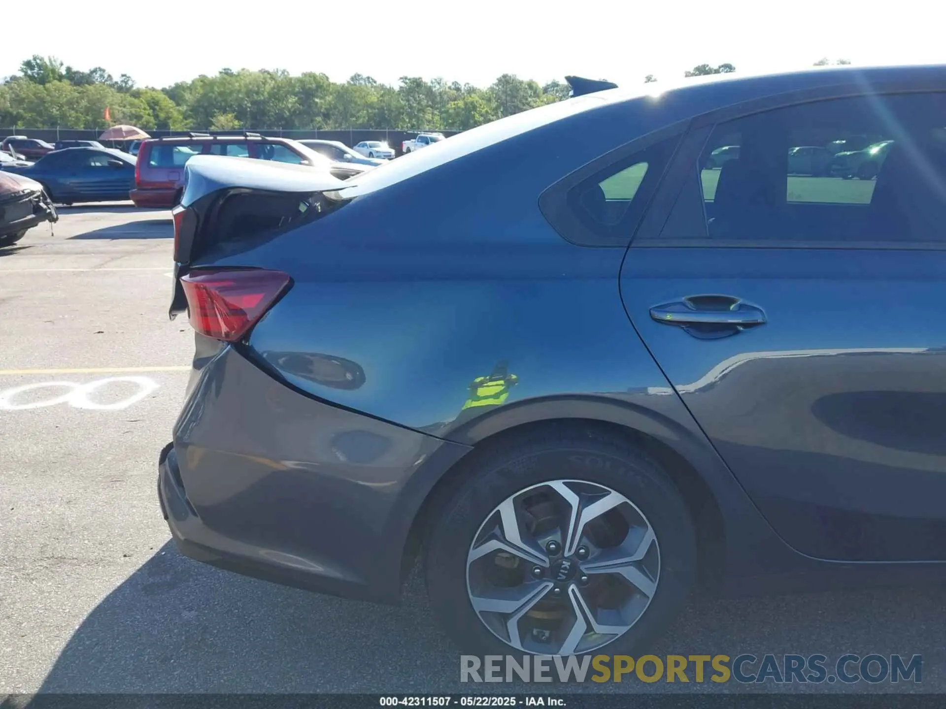 17 fotografías del automóvil dañado 3KPF24AD2KE096124 KIA FORTE 2019