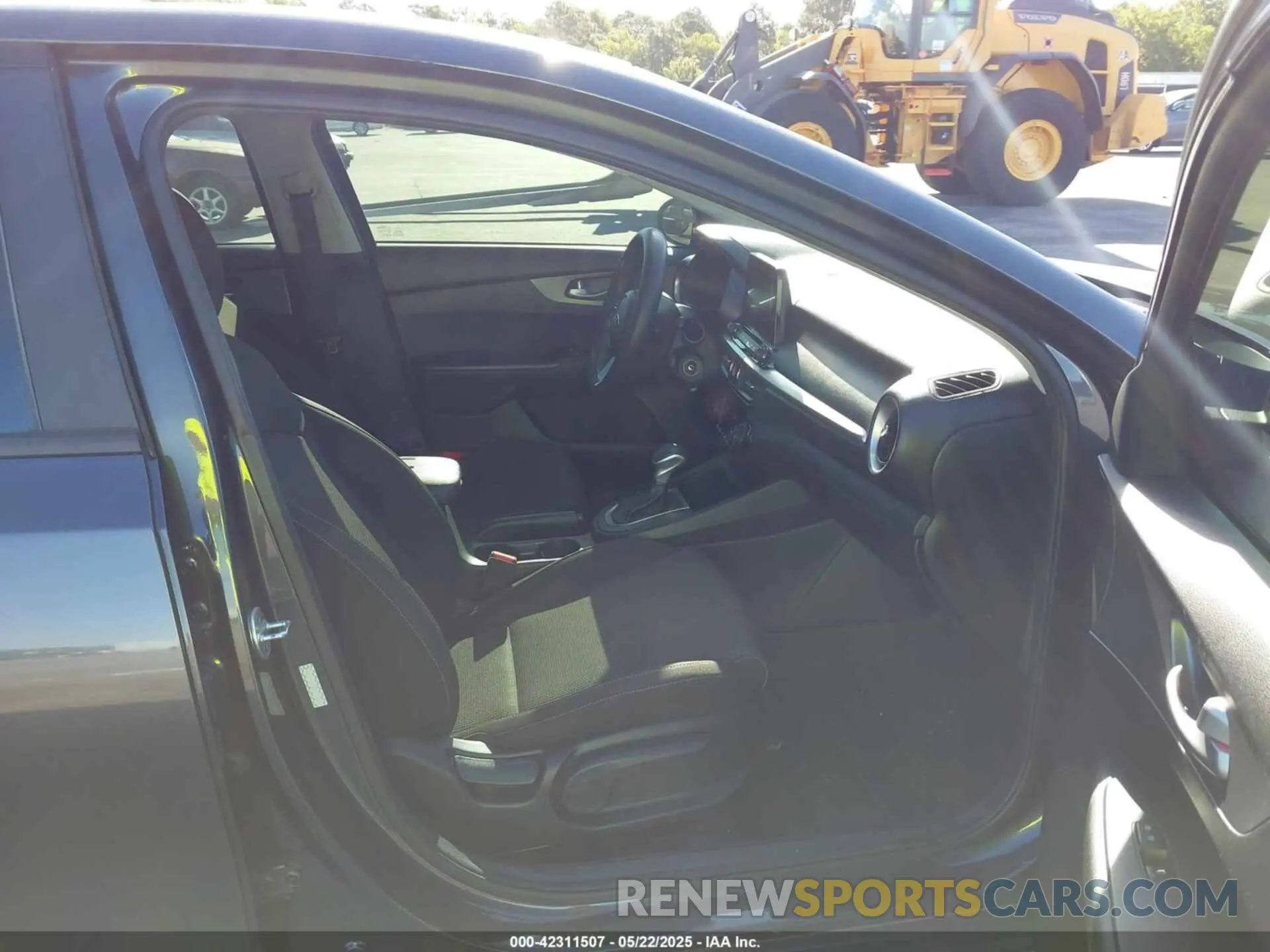 5 fotografías del automóvil dañado 3KPF24AD2KE096124 KIA FORTE 2019