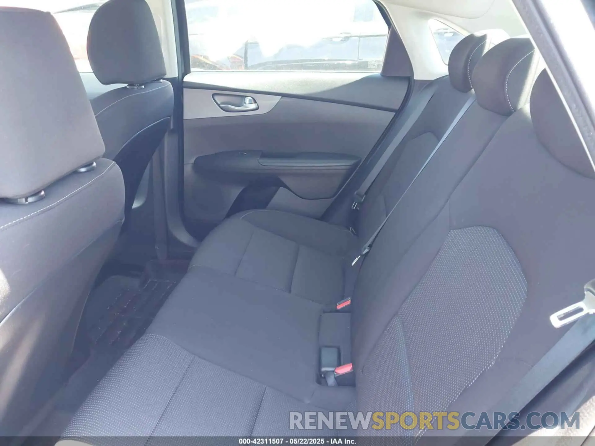 8 fotografías del automóvil dañado 3KPF24AD2KE096124 KIA FORTE 2019