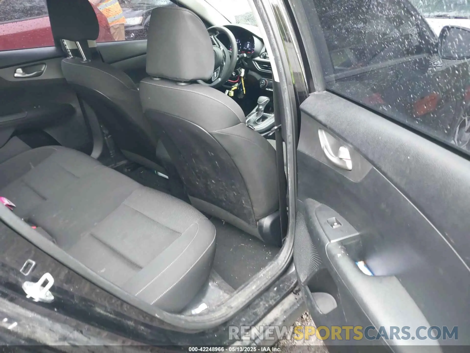 8 fotografías del automóvil dañado 3KPF24AD2KE098732 KIA FORTE 2019