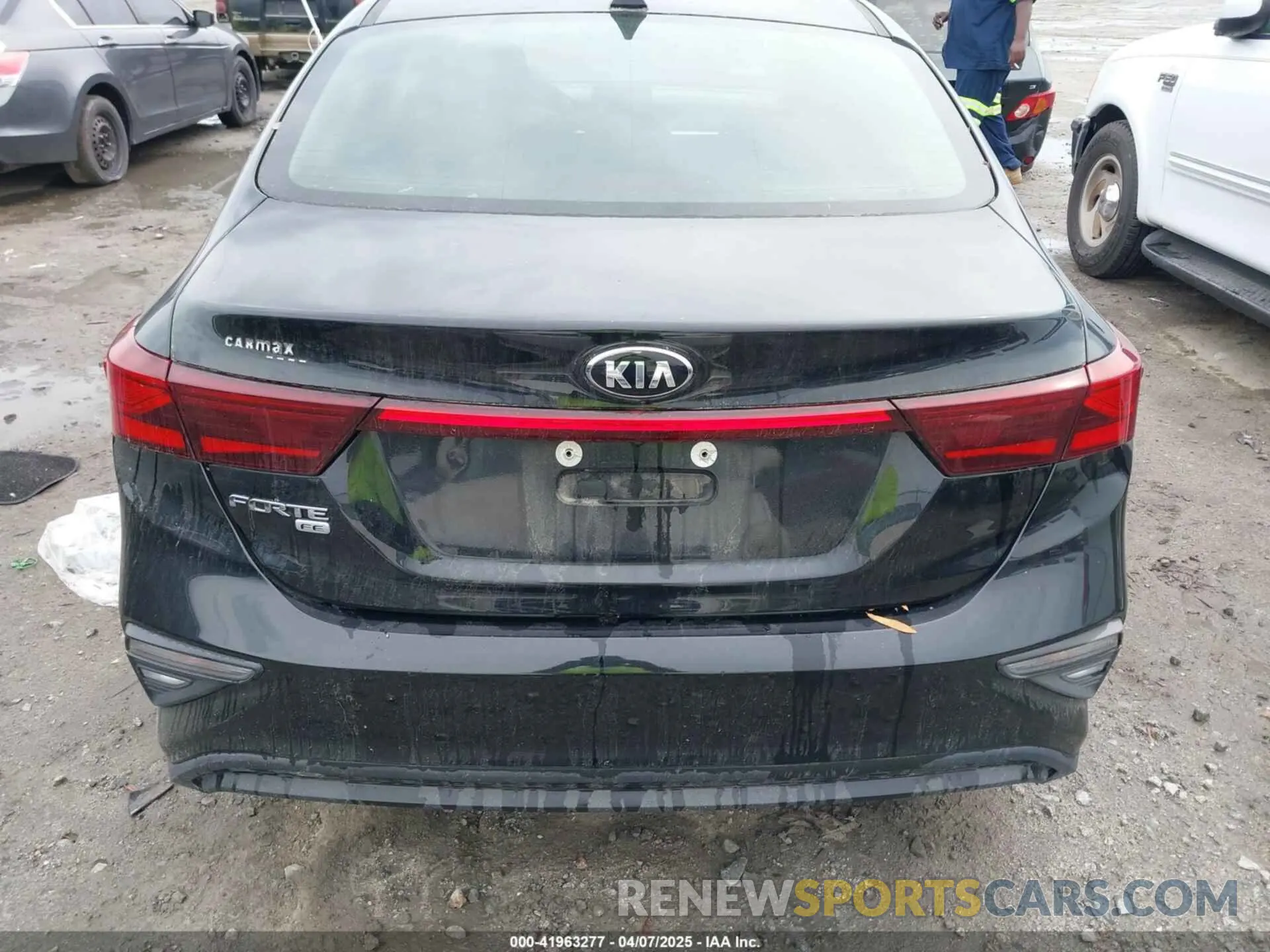 15 fotografías del automóvil dañado 3KPF24AD2KE099198 KIA FORTE 2019