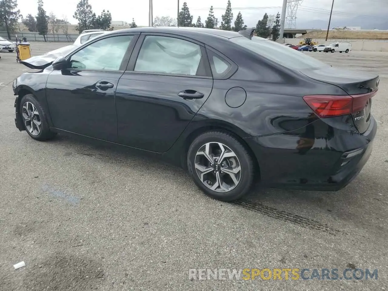 2 fotografías del automóvil dañado 3KPF24AD2KE118882 KIA FORTE 2019