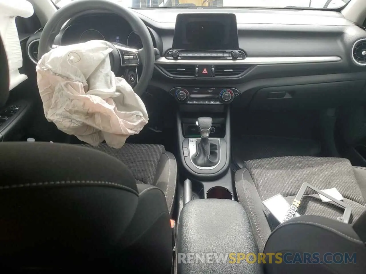 8 fotografías del automóvil dañado 3KPF24AD2KE118882 KIA FORTE 2019