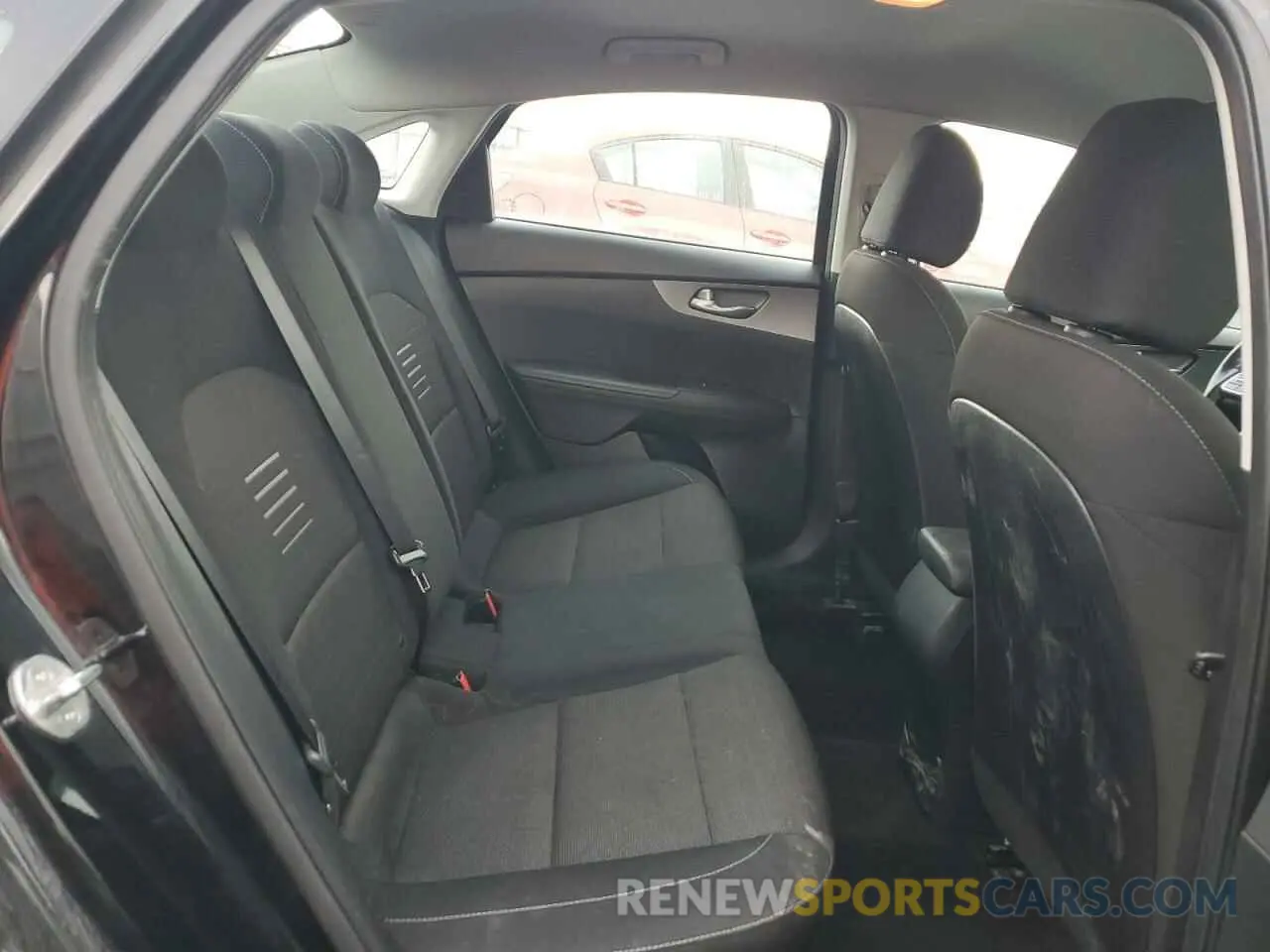 10 fotografías del automóvil dañado 3KPF24AD2KE134757 KIA FORTE 2019