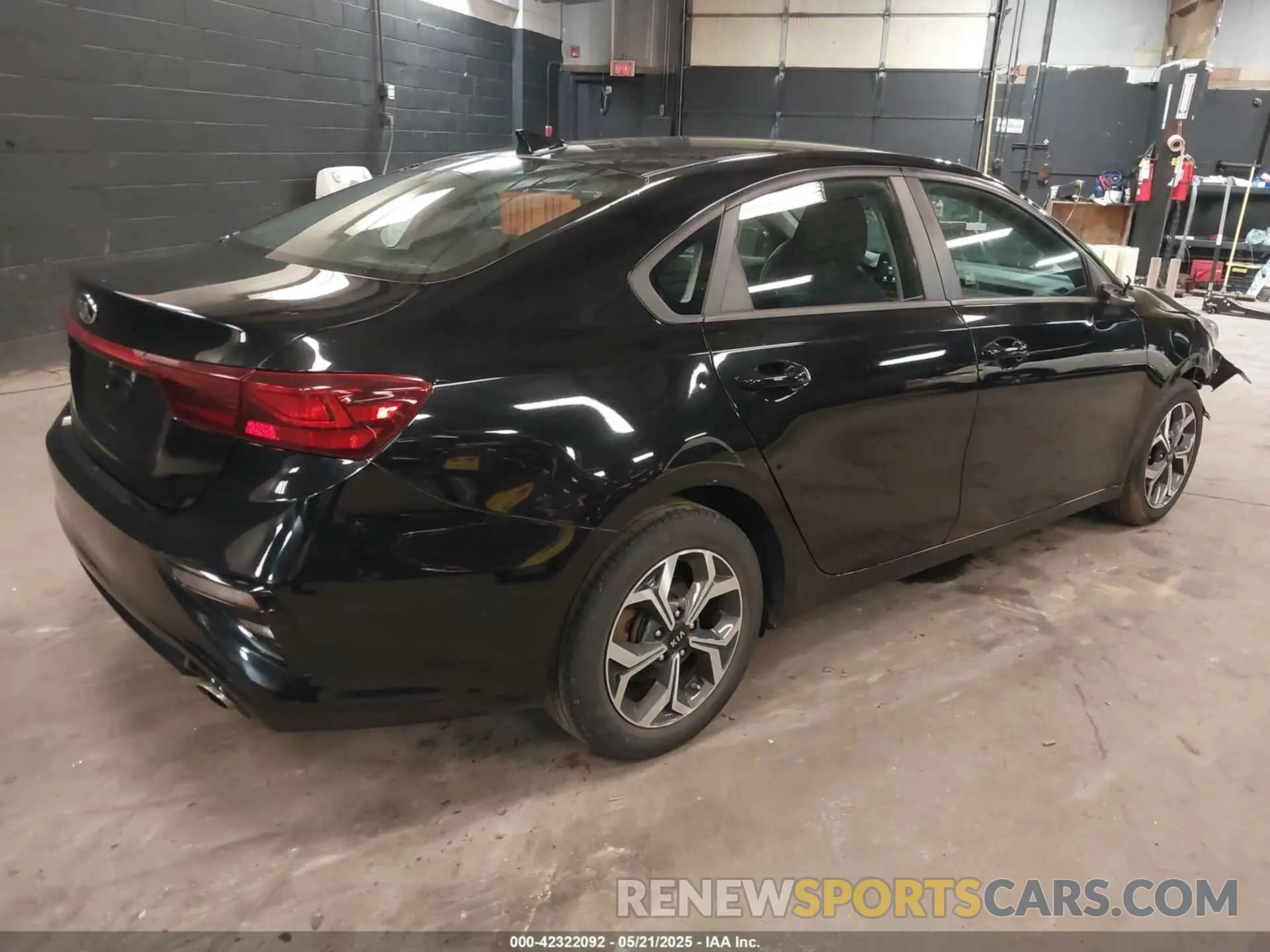 4 fotografías del automóvil dañado 3KPF24AD3KE023649 KIA FORTE 2019