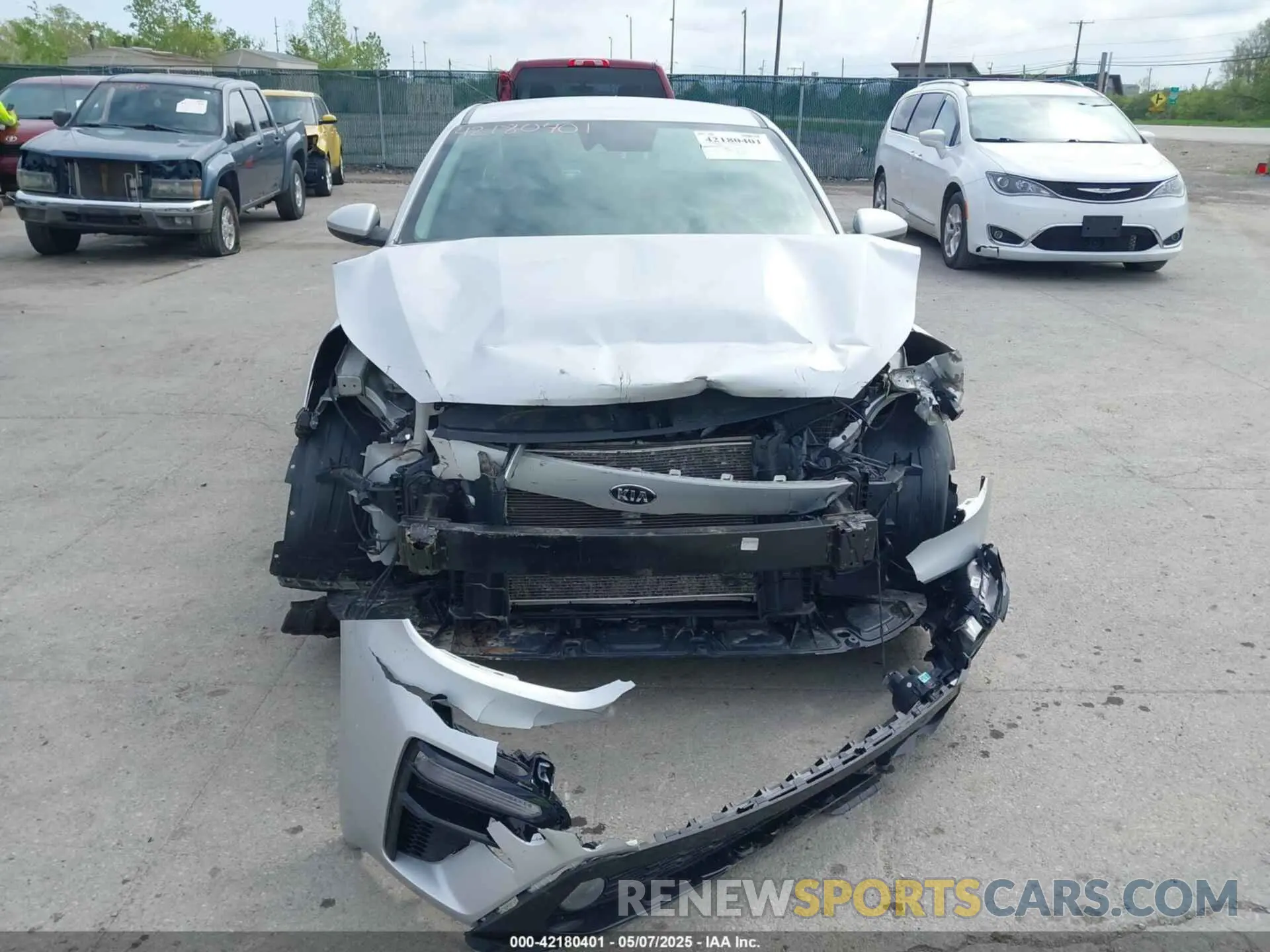 12 fotografías del automóvil dañado 3KPF24AD3KE061320 KIA FORTE 2019