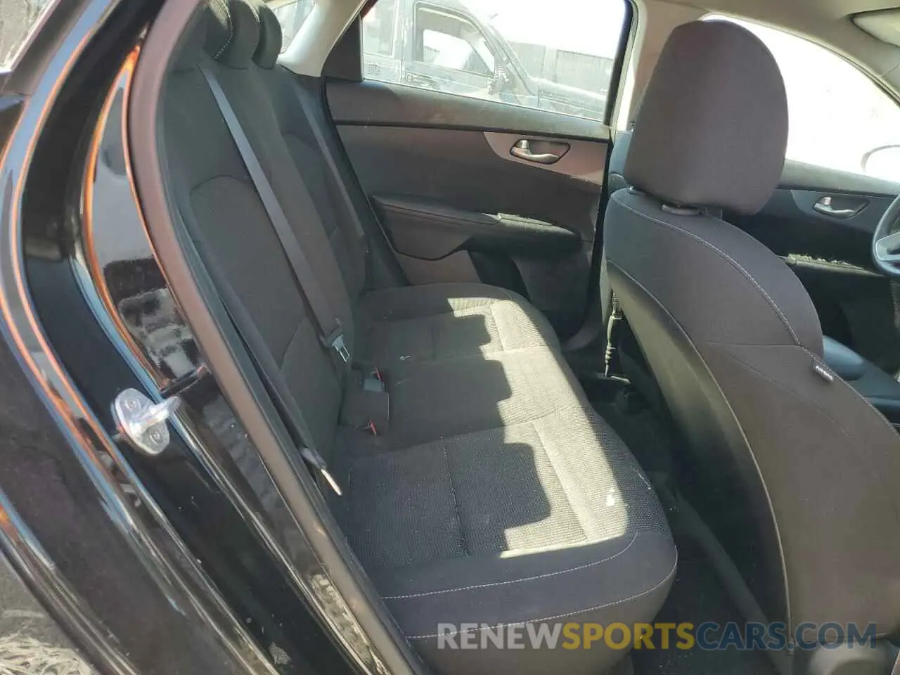 10 fotografías del automóvil dañado 3KPF24AD3KE088517 KIA FORTE 2019