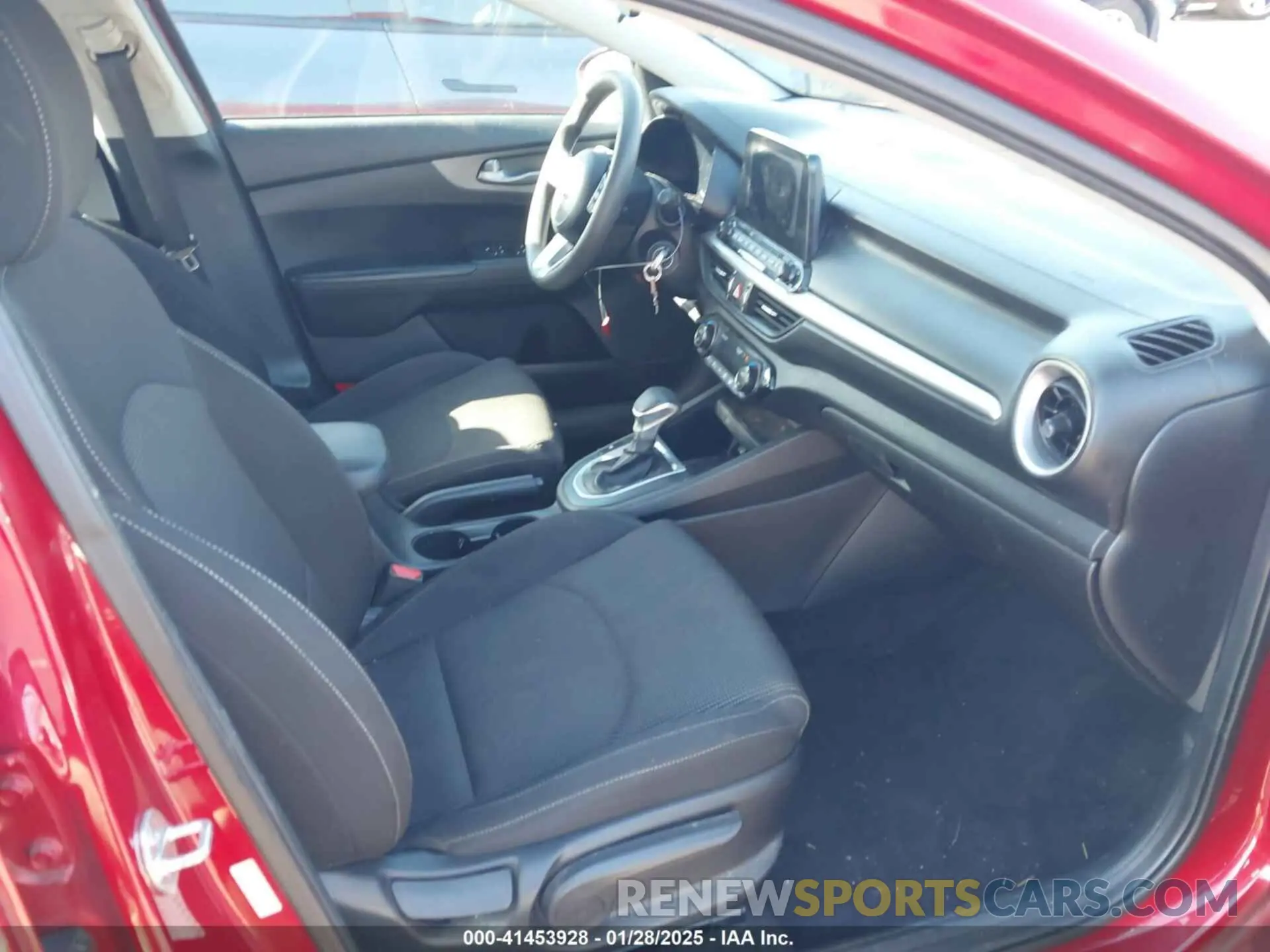 5 fotografías del automóvil dañado 3KPF24AD3KE096584 KIA FORTE 2019