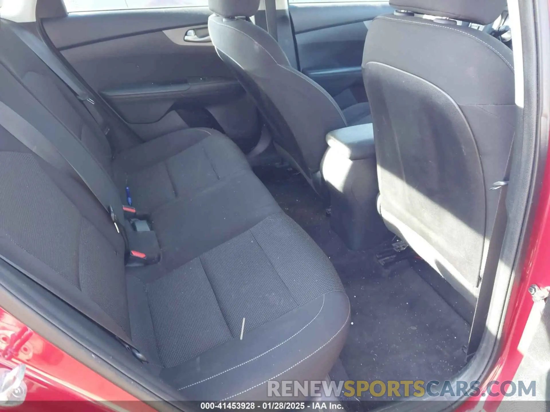 8 fotografías del automóvil dañado 3KPF24AD3KE096584 KIA FORTE 2019