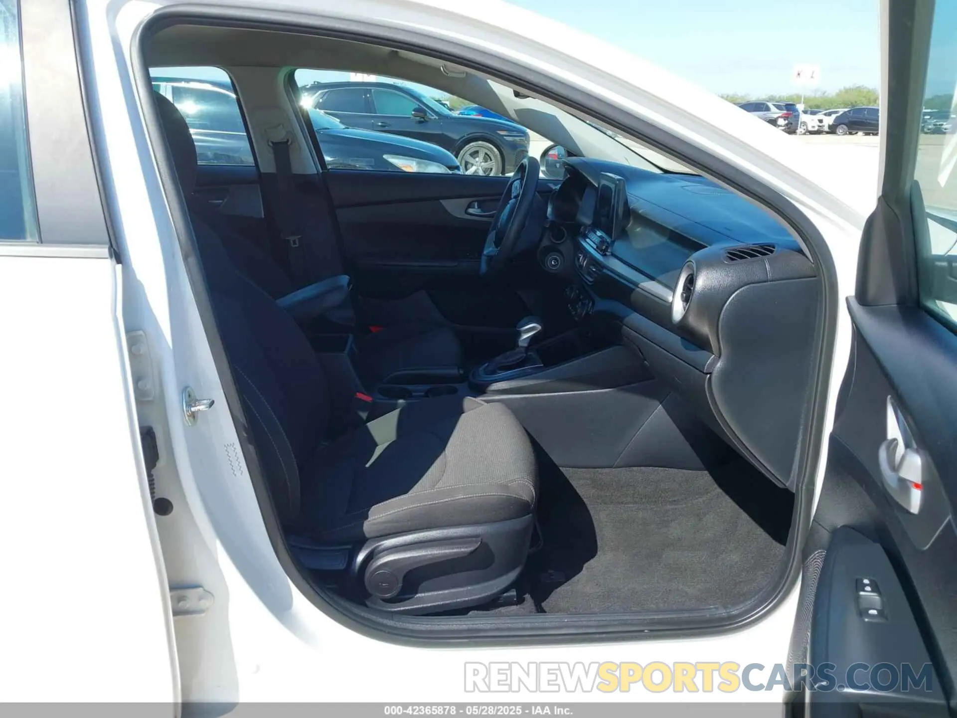 5 fotografías del automóvil dañado 3KPF24AD3KE123881 KIA FORTE 2019