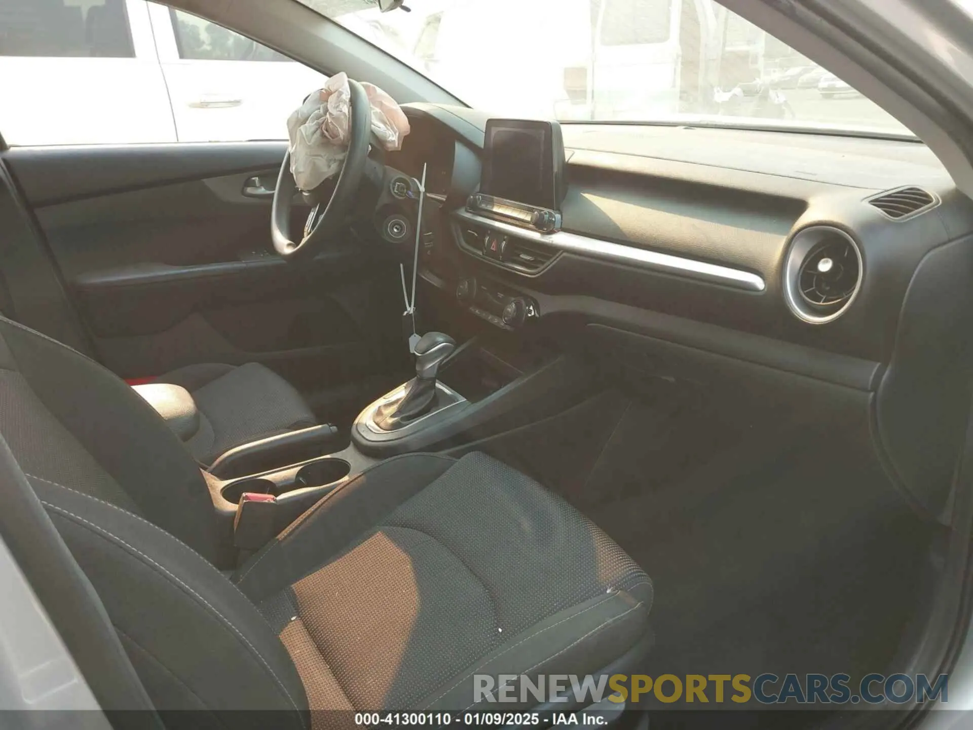 5 fotografías del automóvil dañado 3KPF24AD3KE126473 KIA FORTE 2019