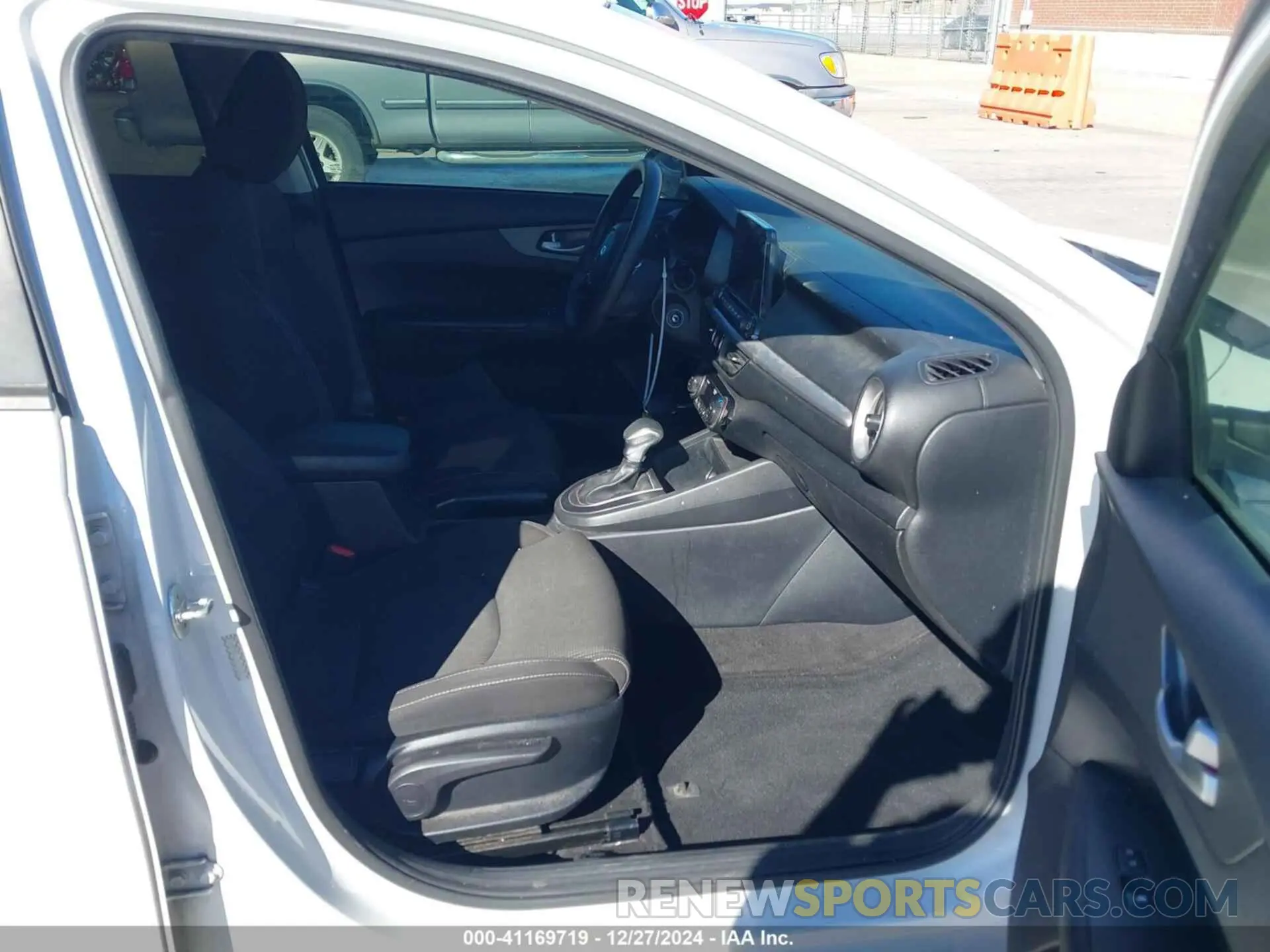5 fotografías del automóvil dañado 3KPF24AD3KE136730 KIA FORTE 2019