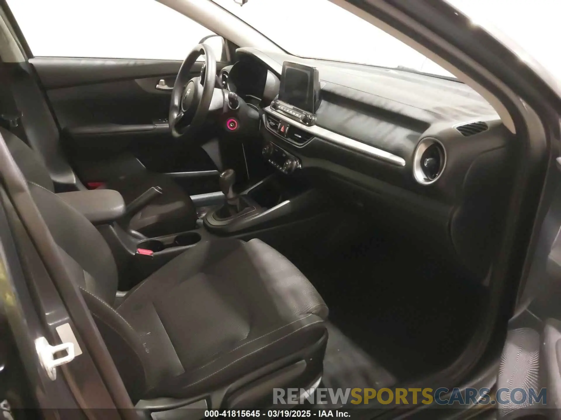 5 fotografías del automóvil dañado 3KPF24AD4KE009940 KIA FORTE 2019