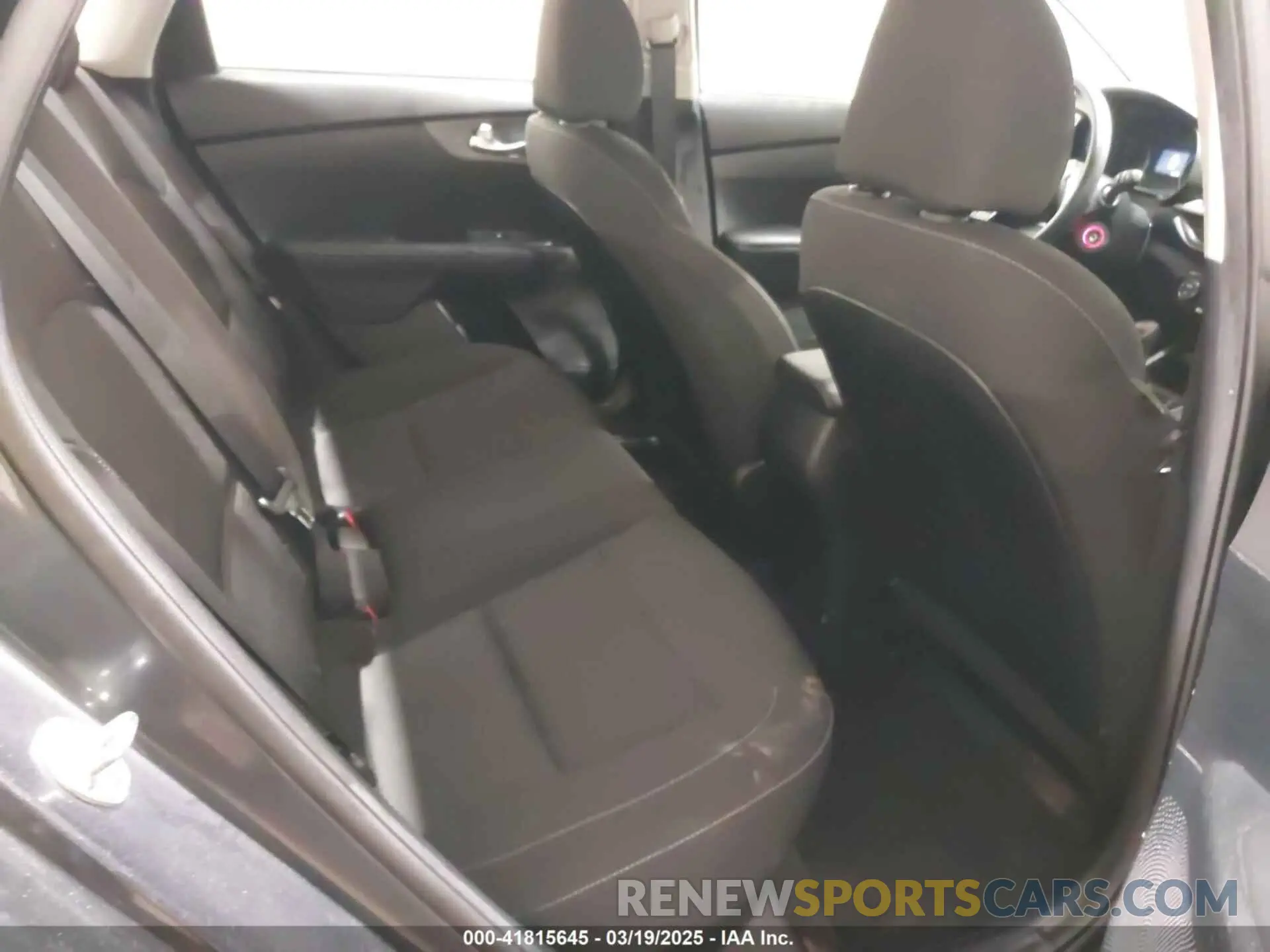 8 fotografías del automóvil dañado 3KPF24AD4KE009940 KIA FORTE 2019