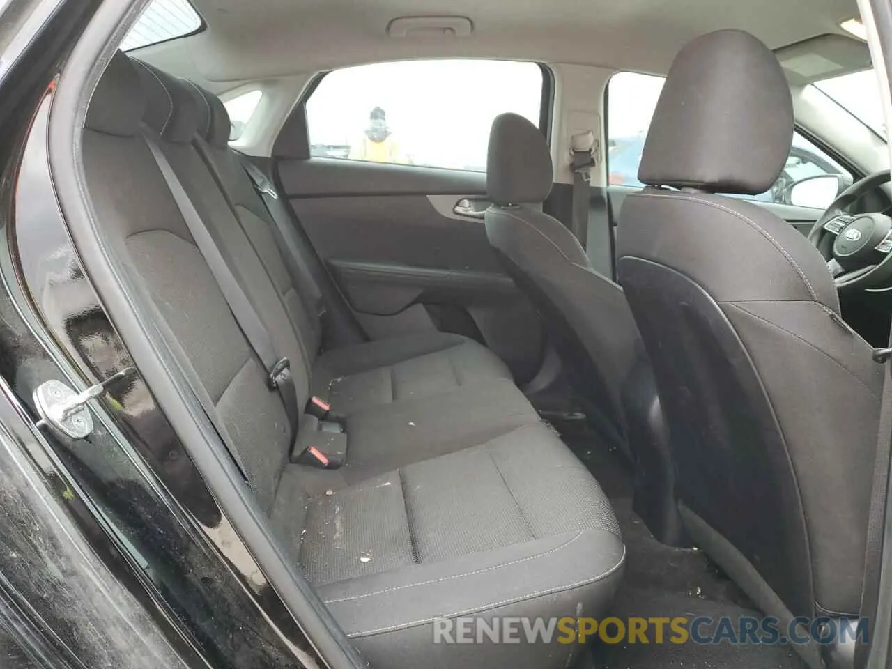 10 fotografías del automóvil dañado 3KPF24AD4KE017570 KIA FORTE 2019