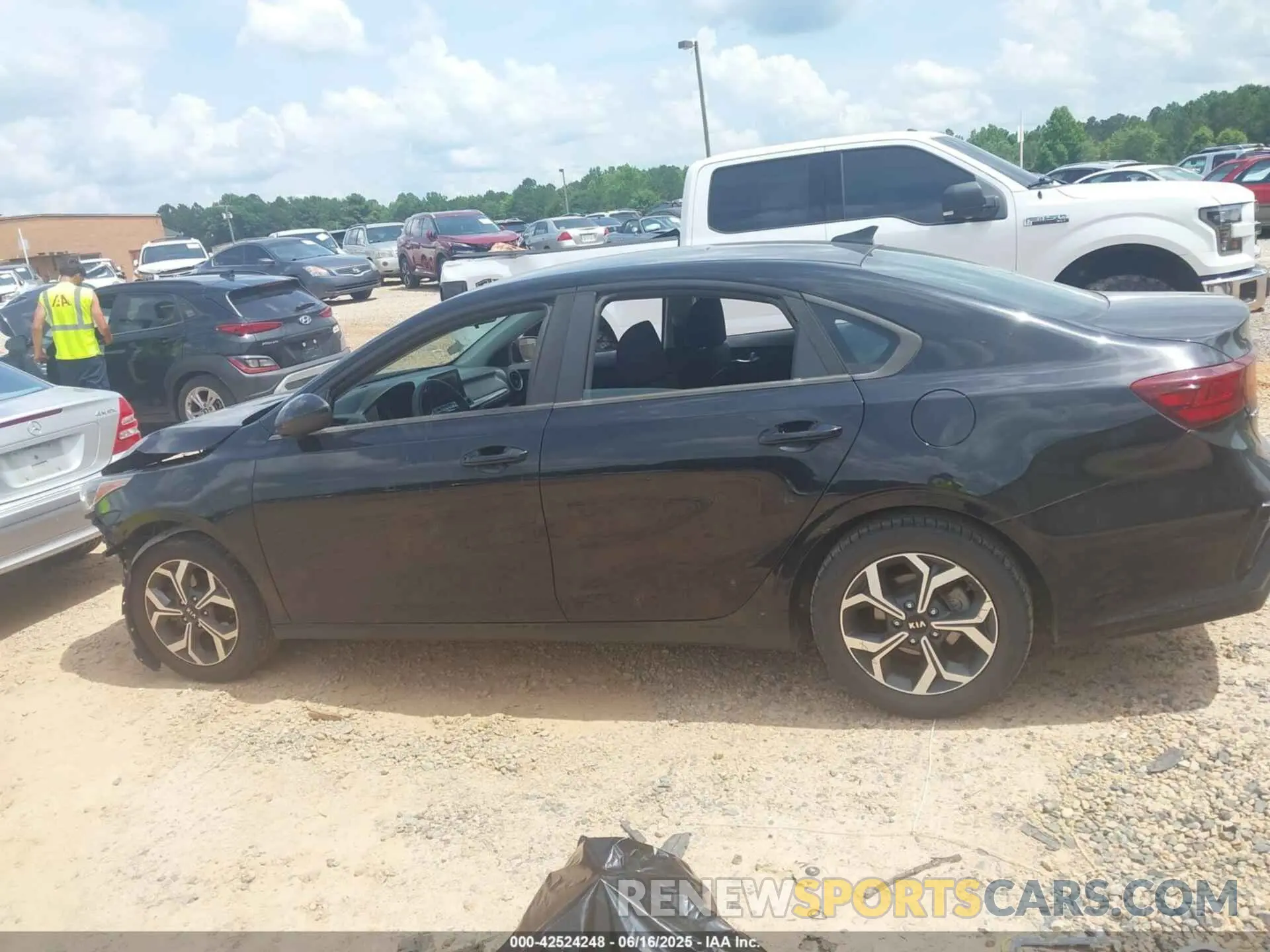 13 fotografías del automóvil dañado 3KPF24AD4KE024034 KIA FORTE 2019