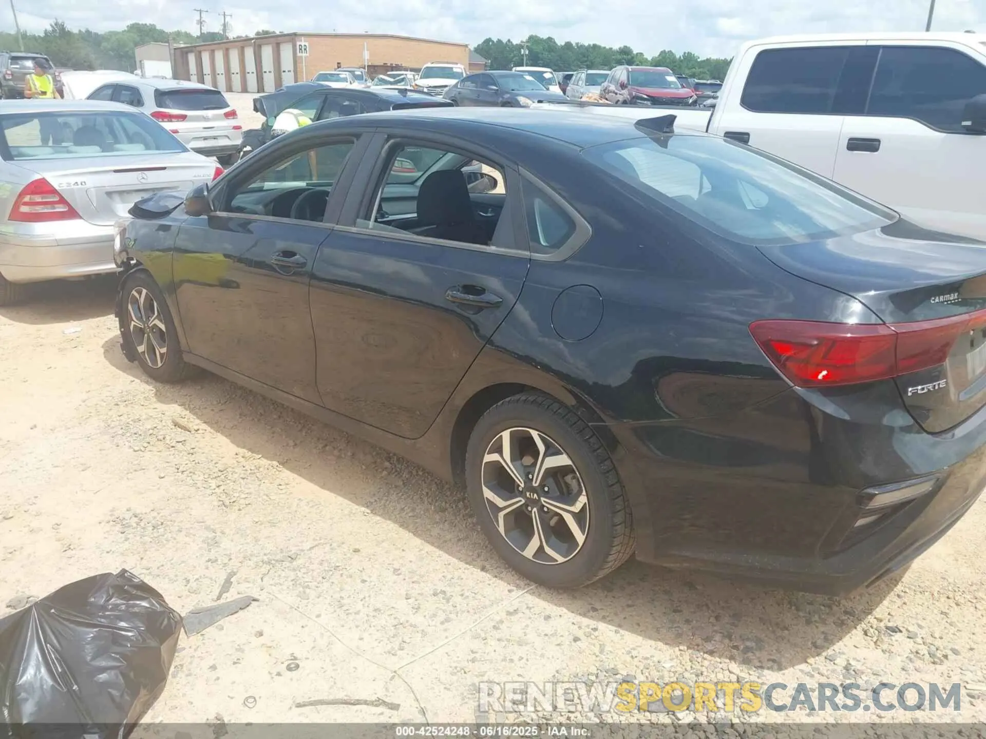 3 fotografías del automóvil dañado 3KPF24AD4KE024034 KIA FORTE 2019