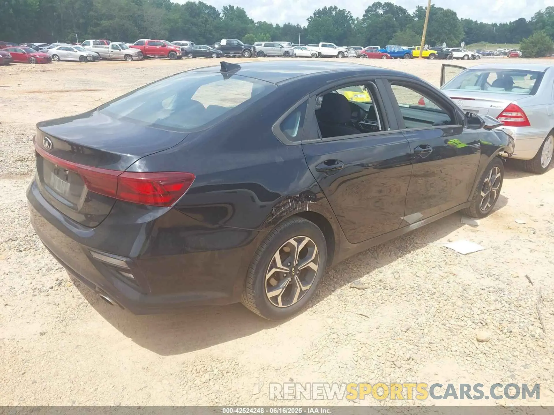 4 fotografías del automóvil dañado 3KPF24AD4KE024034 KIA FORTE 2019