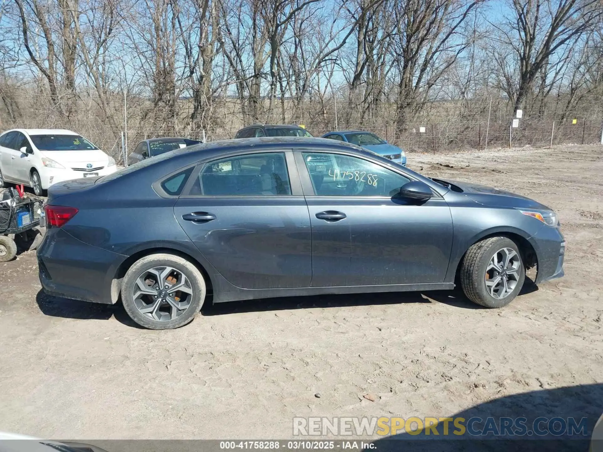 14 fotografías del automóvil dañado 3KPF24AD4KE040430 KIA FORTE 2019