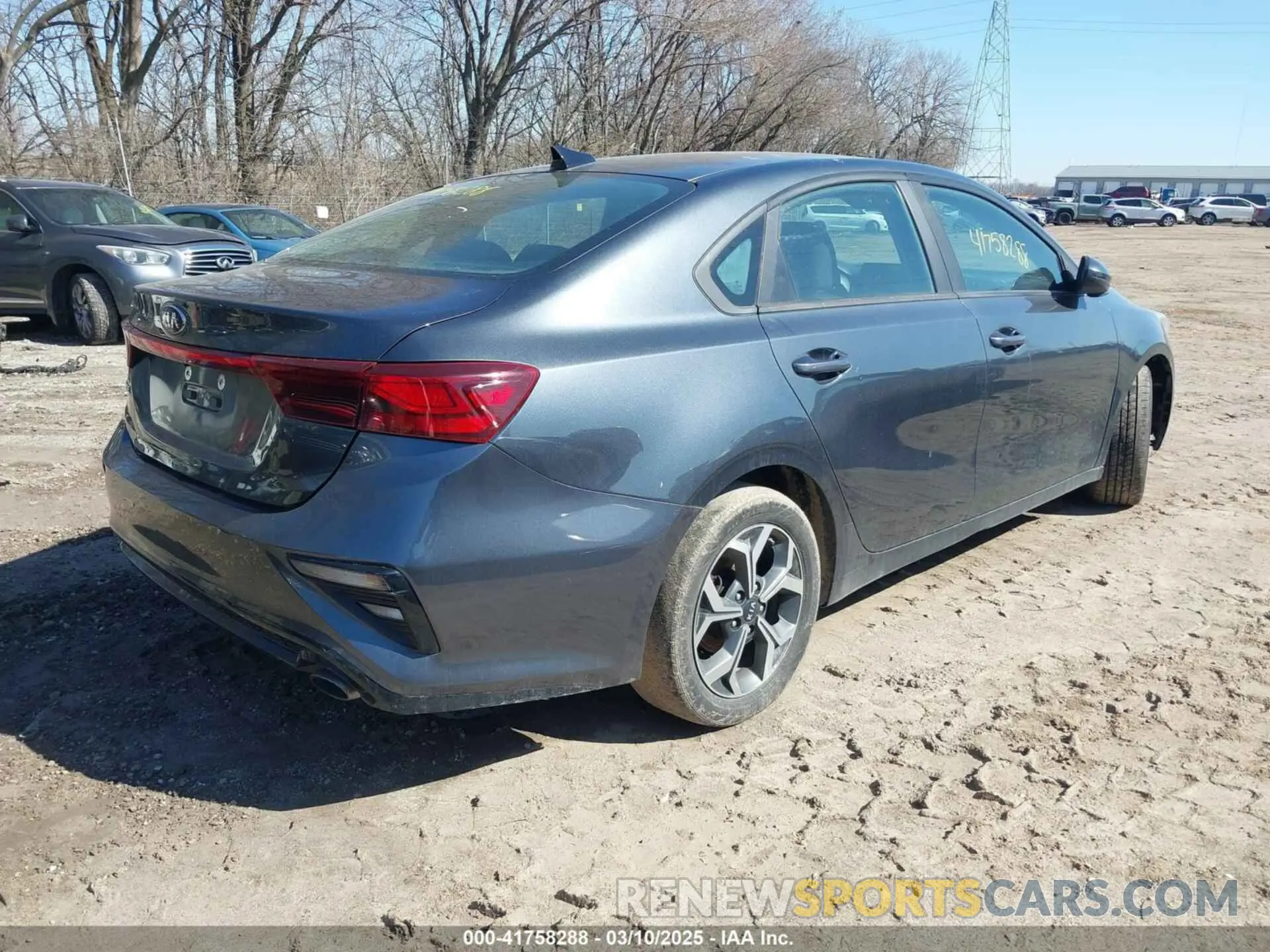 4 fotografías del automóvil dañado 3KPF24AD4KE040430 KIA FORTE 2019