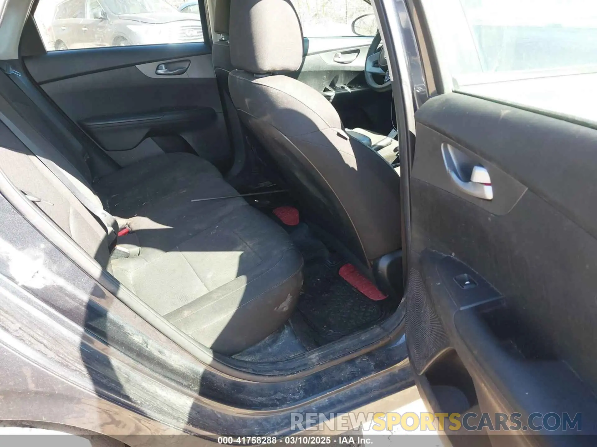 8 fotografías del automóvil dañado 3KPF24AD4KE040430 KIA FORTE 2019