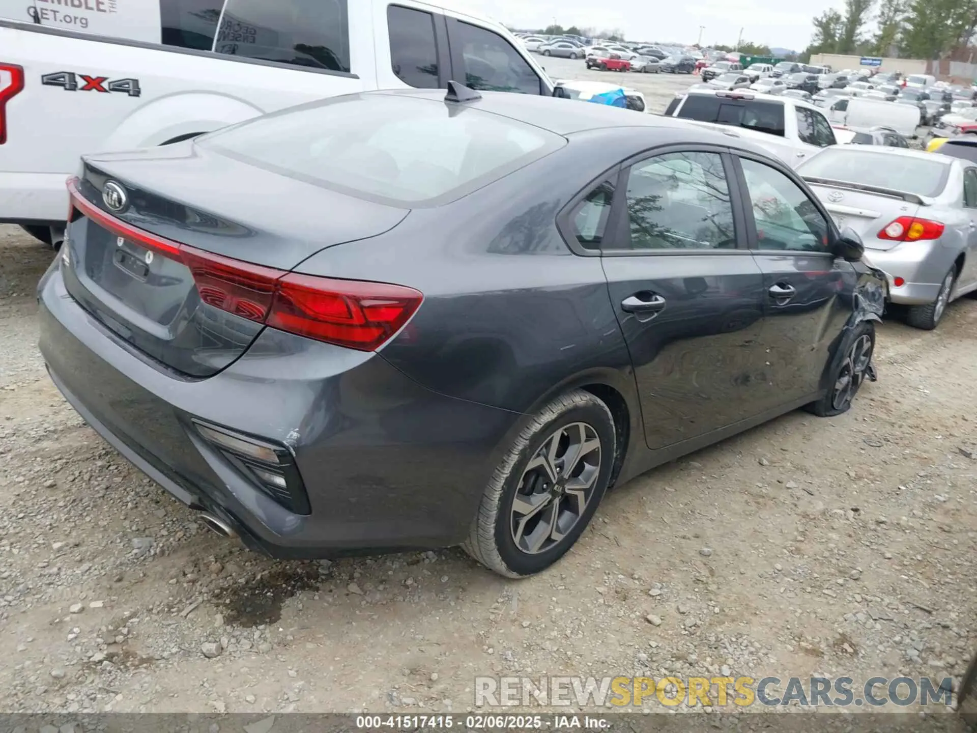 4 fotografías del automóvil dañado 3KPF24AD4KE052321 KIA FORTE 2019