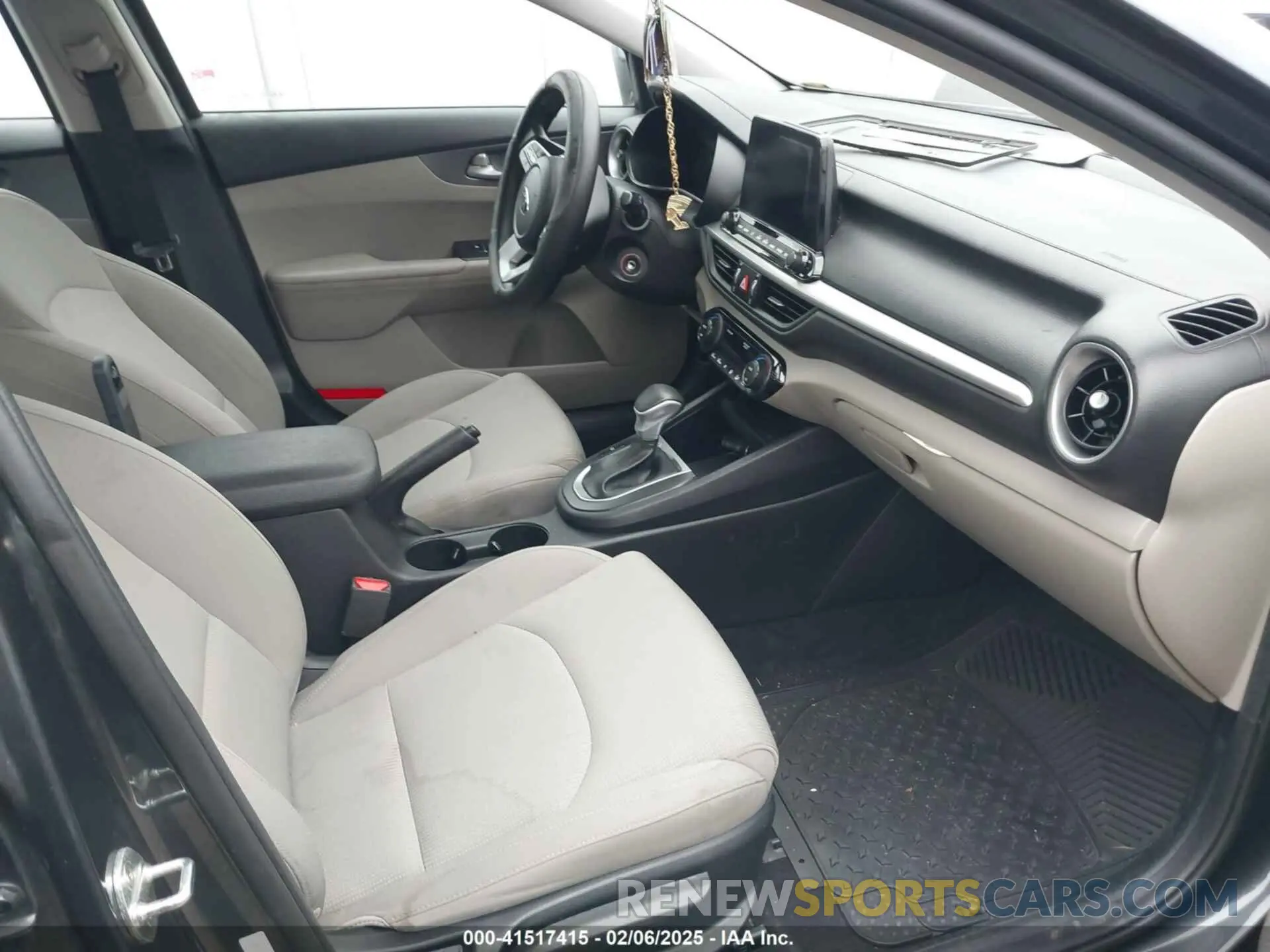 5 fotografías del automóvil dañado 3KPF24AD4KE052321 KIA FORTE 2019
