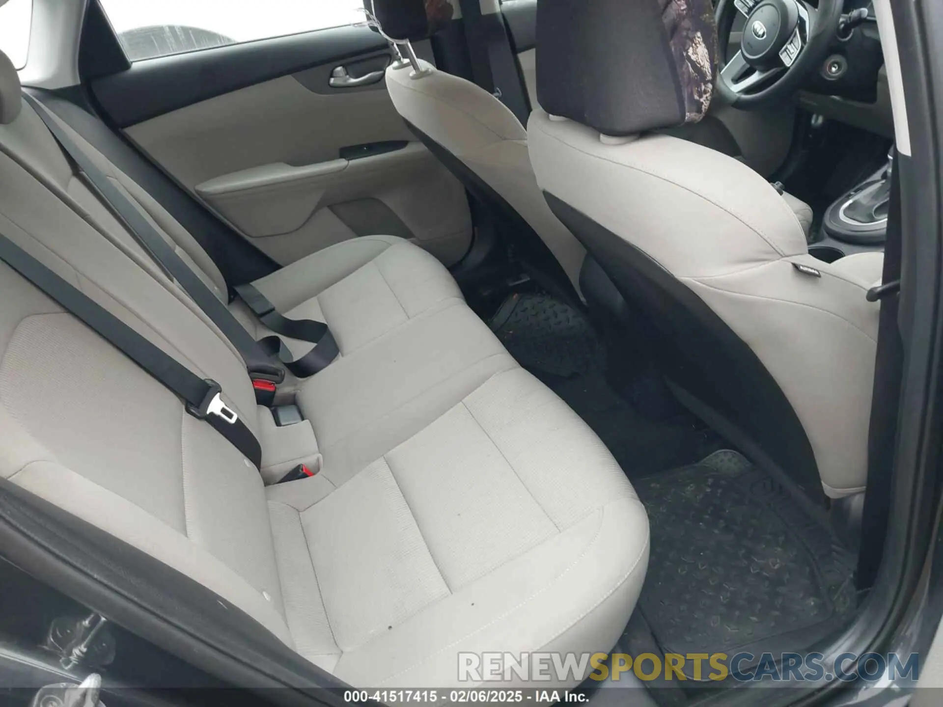 8 fotografías del automóvil dañado 3KPF24AD4KE052321 KIA FORTE 2019