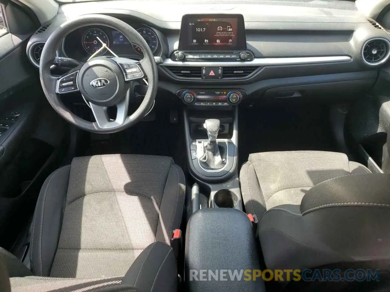 8 fotografías del automóvil dañado 3KPF24AD4KE060404 KIA FORTE 2019