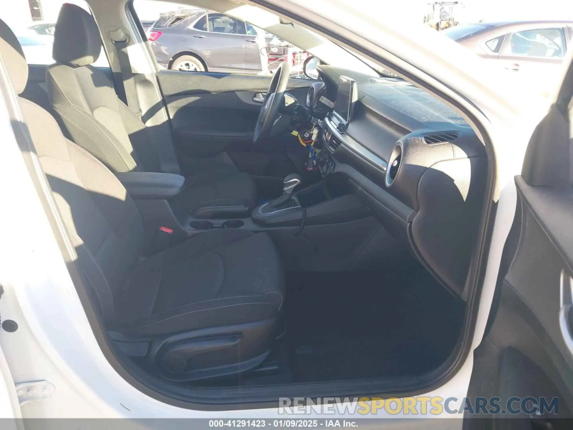 5 fotografías del automóvil dañado 3KPF24AD4KE077820 KIA FORTE 2019