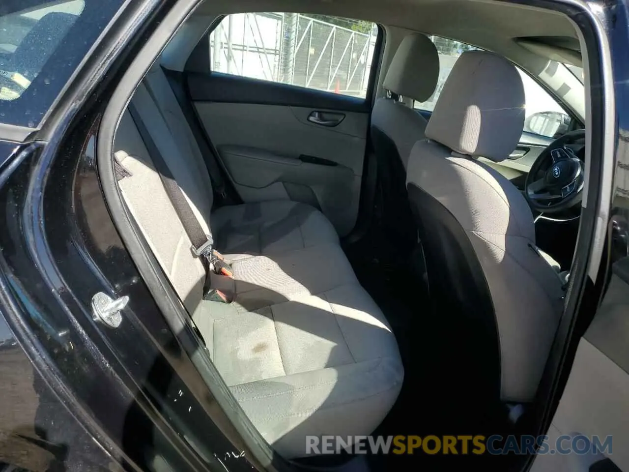 10 fotografías del automóvil dañado 3KPF24AD4KE092687 KIA FORTE 2019