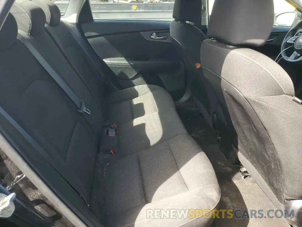 10 fotografías del automóvil dañado 3KPF24AD4KE108533 KIA FORTE 2019