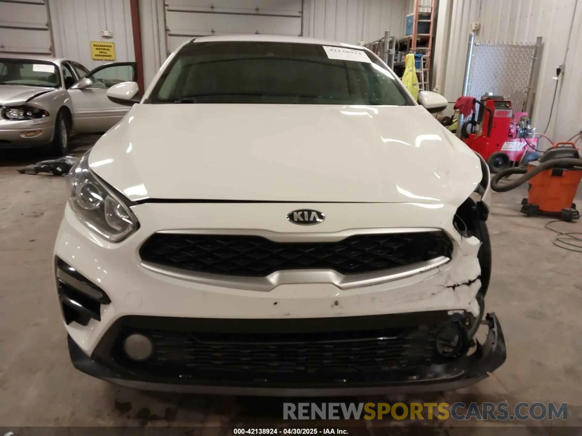 13 fotografías del automóvil dañado 3KPF24AD4KE115000 KIA FORTE 2019