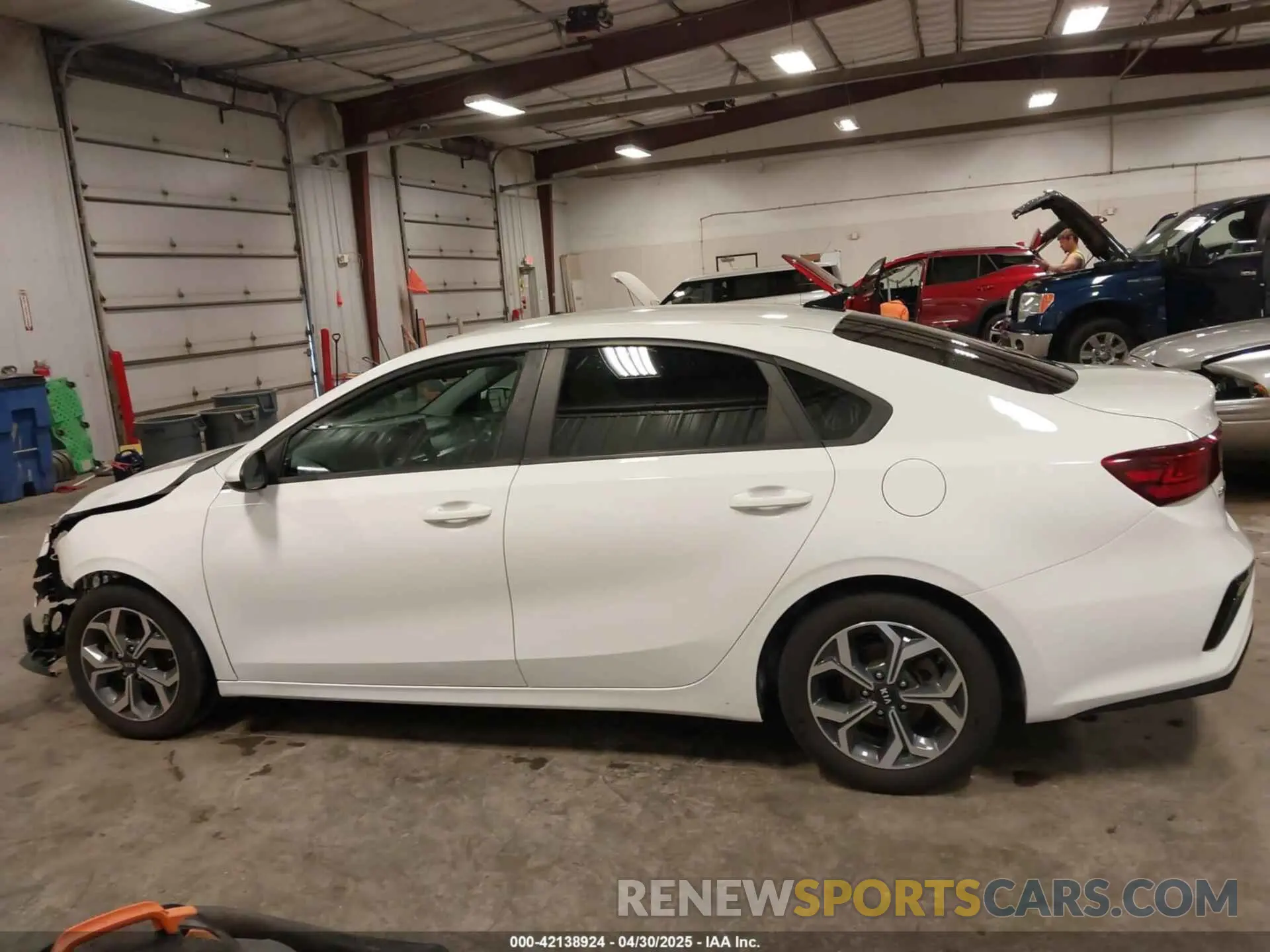 15 fotografías del automóvil dañado 3KPF24AD4KE115000 KIA FORTE 2019