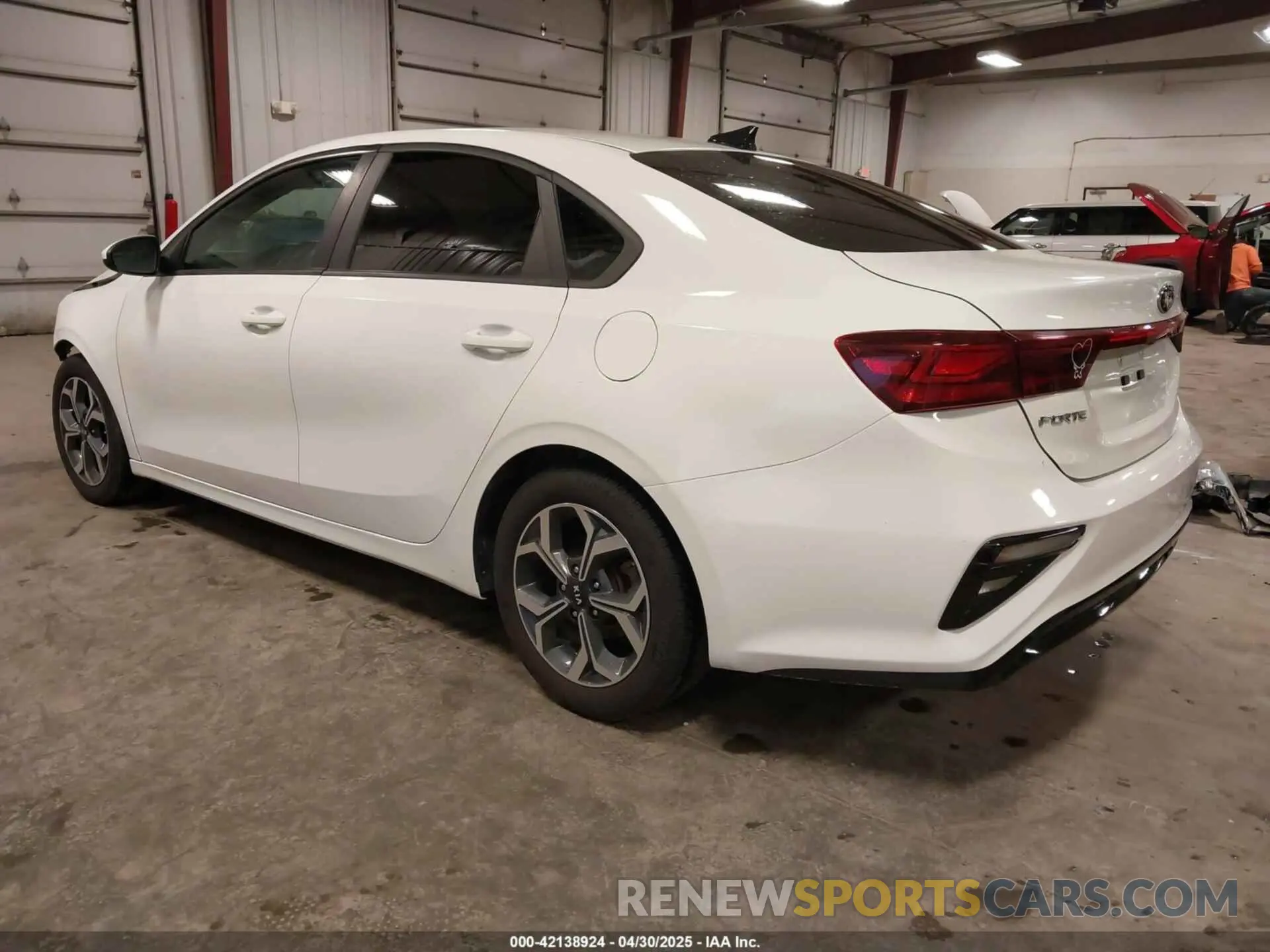 3 fotografías del automóvil dañado 3KPF24AD4KE115000 KIA FORTE 2019