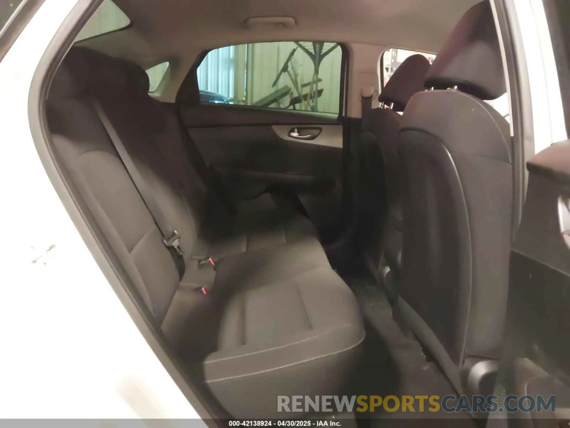 8 fotografías del automóvil dañado 3KPF24AD4KE115000 KIA FORTE 2019