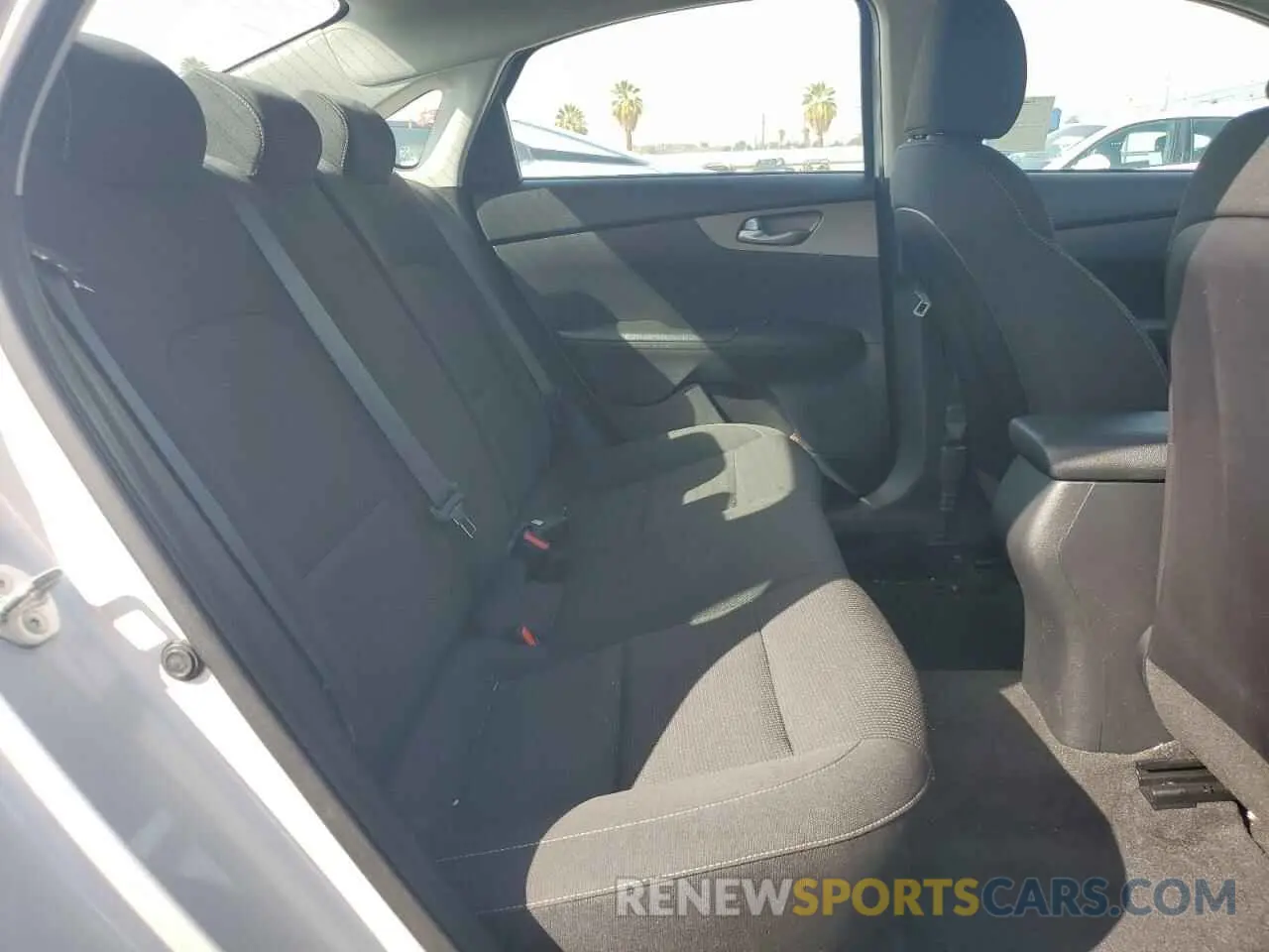 10 fotografías del automóvil dañado 3KPF24AD4KE118611 KIA FORTE 2019